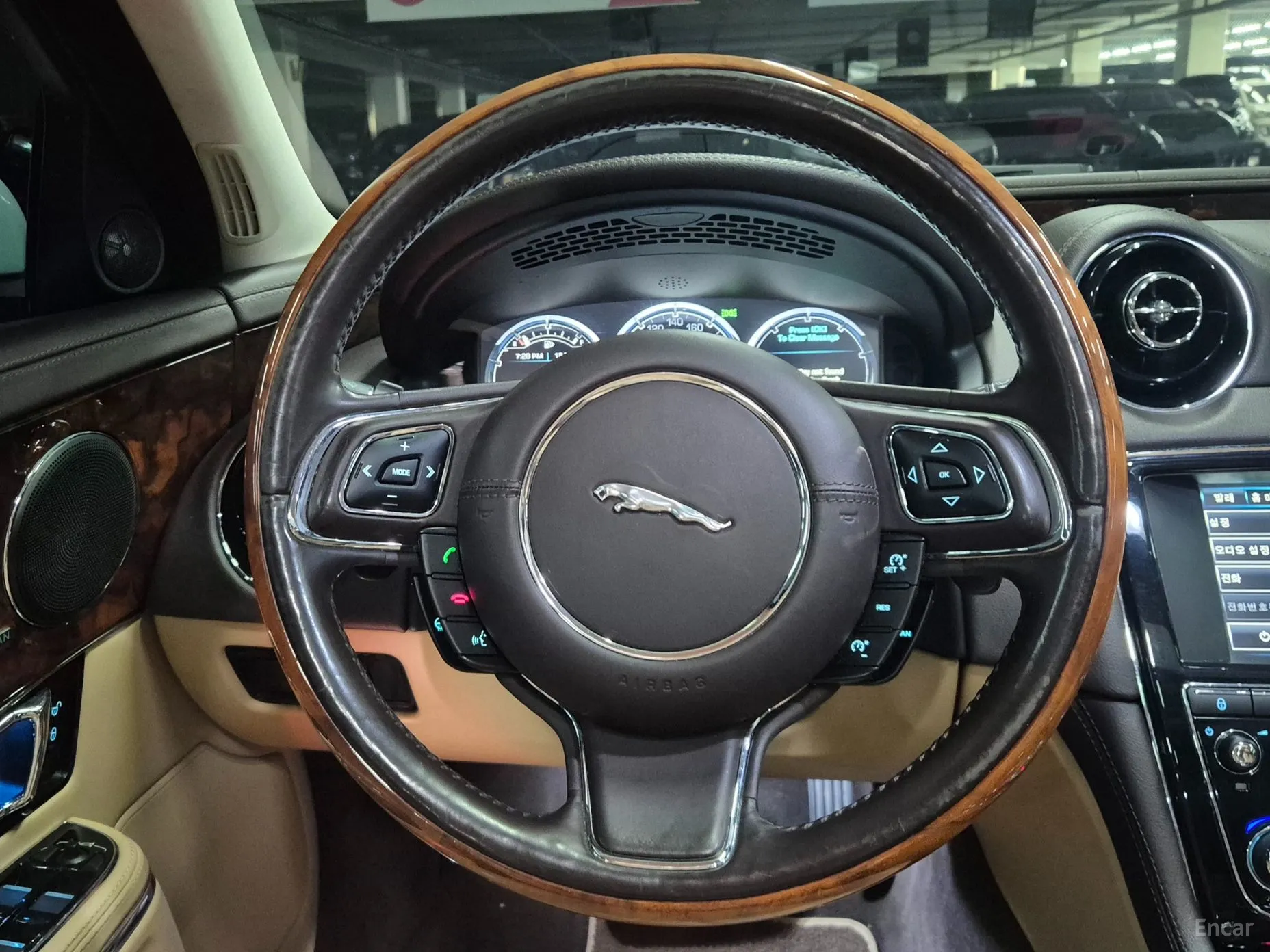 Jaguar All New XJ превью 8