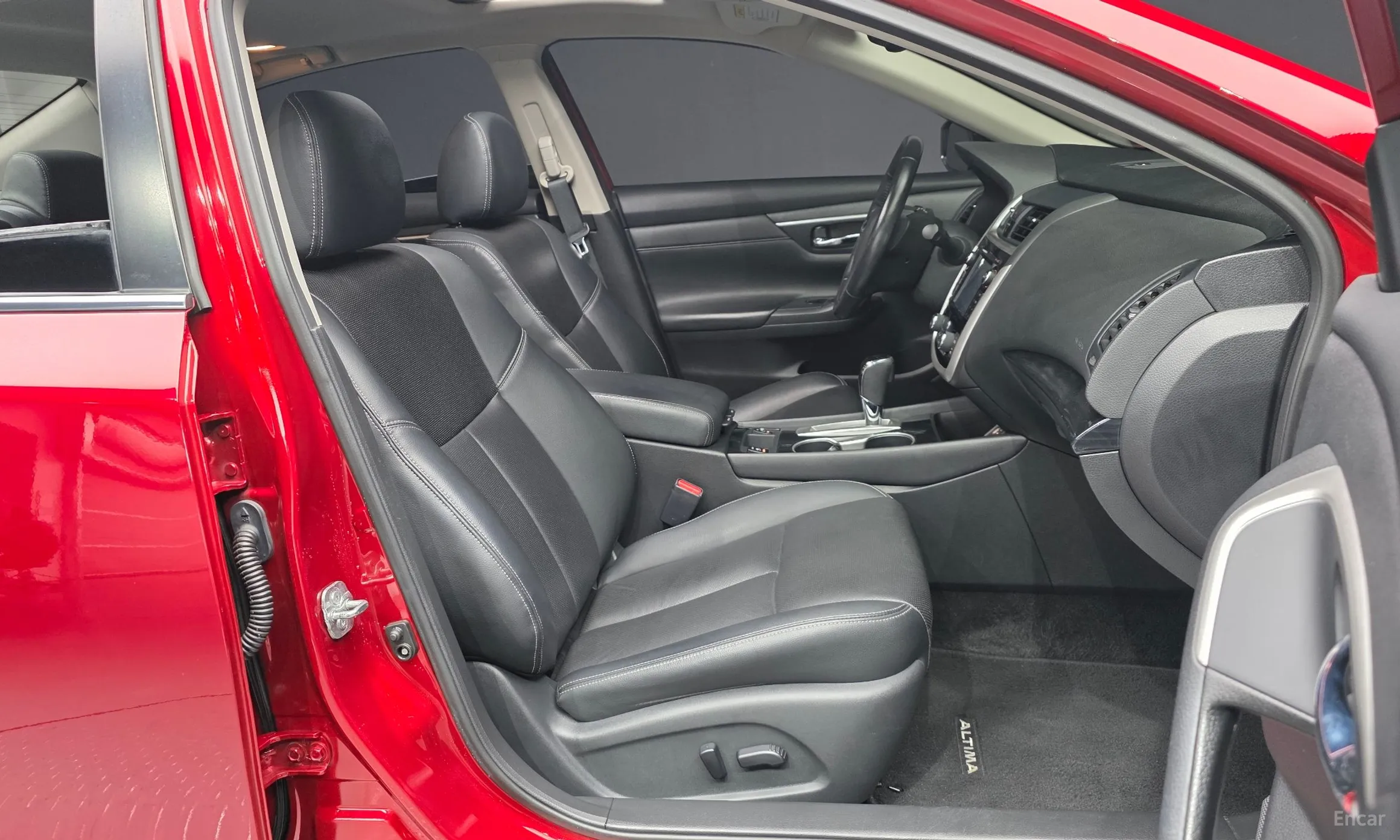Nissan Altima превью 11