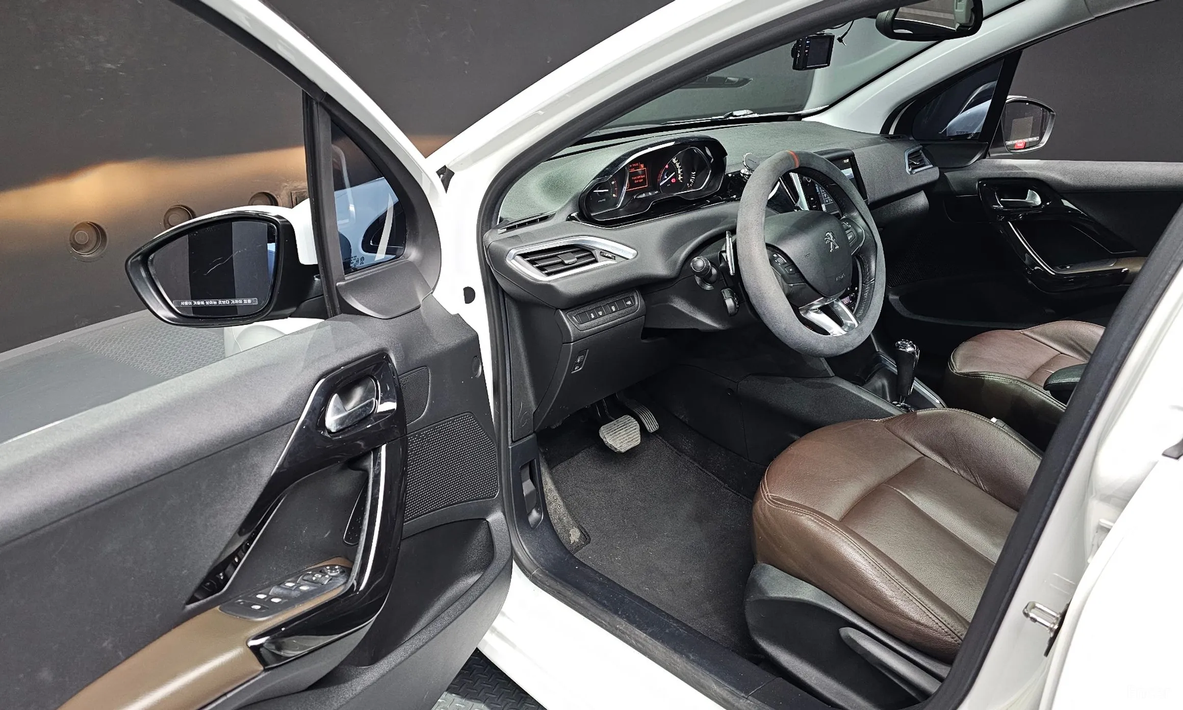Peugeot 208 превью 11
