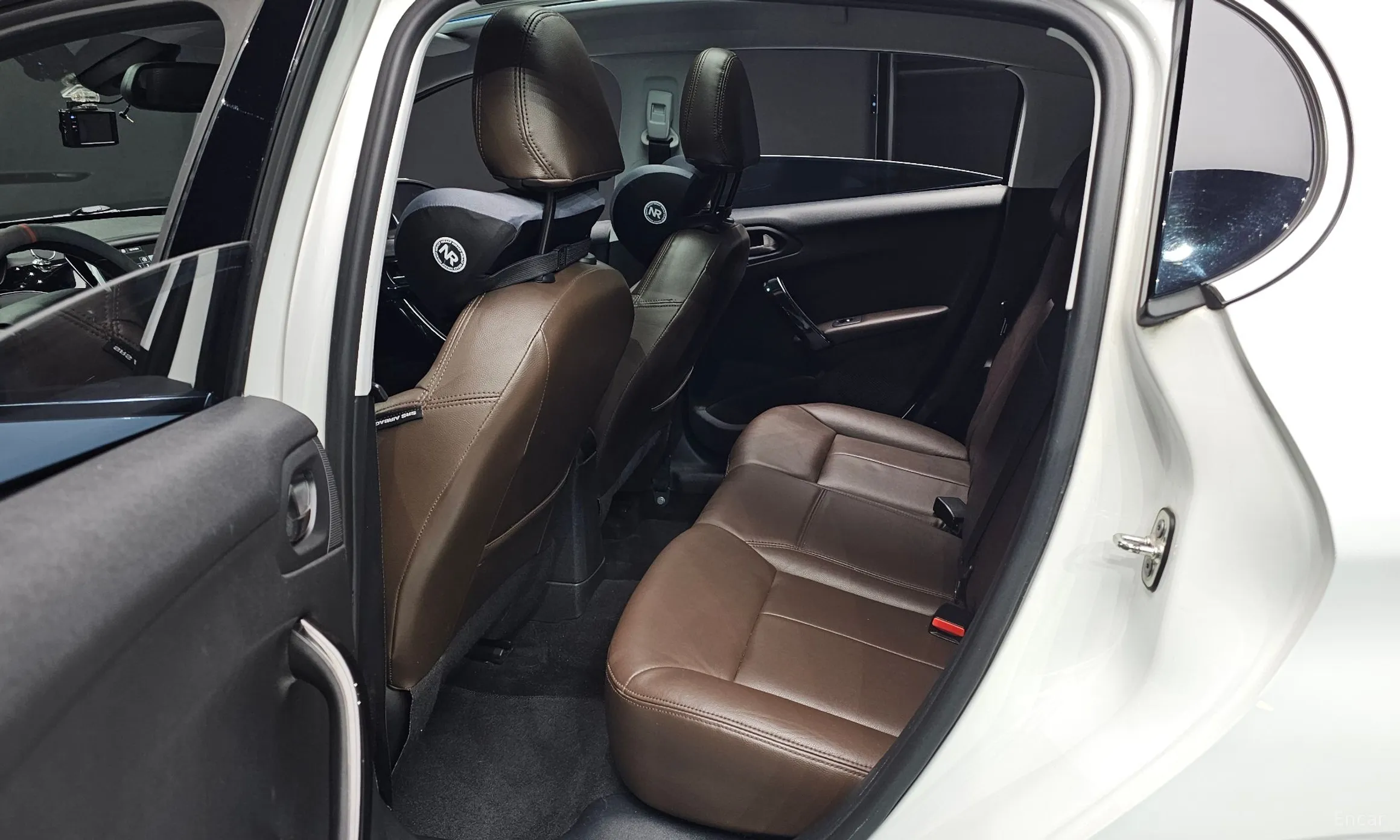 Peugeot 208 превью 12