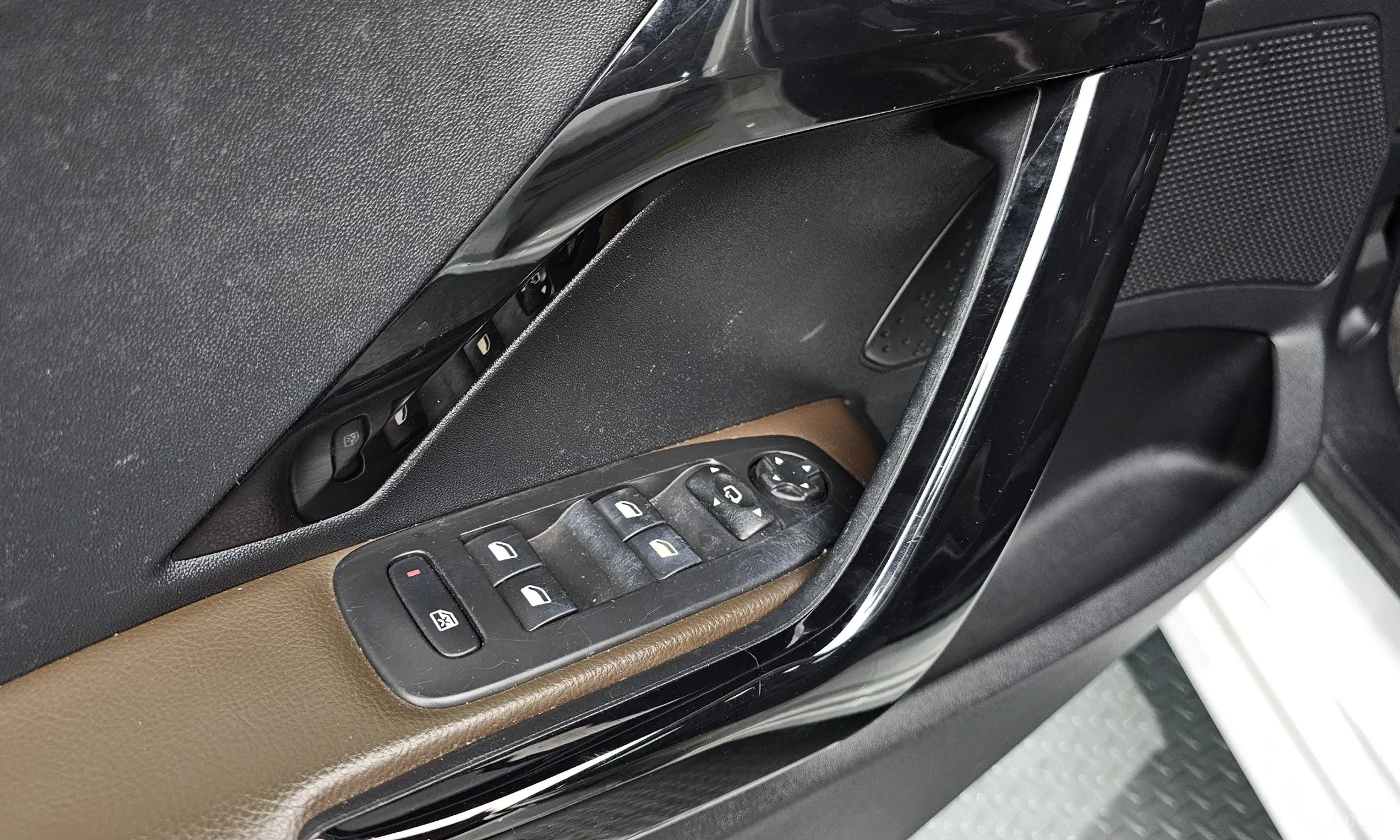Peugeot 208 превью 17