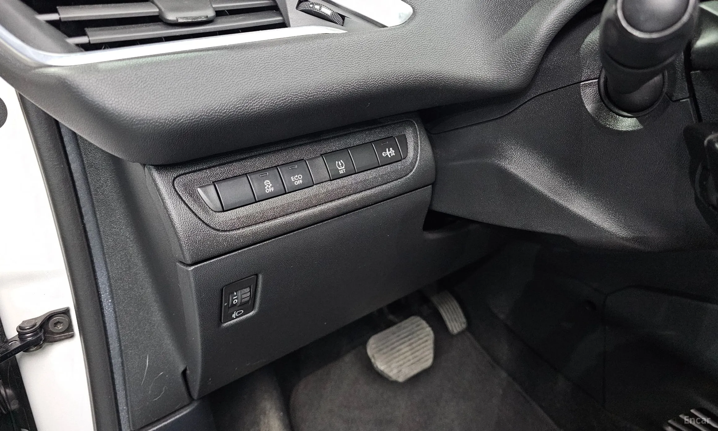 Peugeot 208 превью 18
