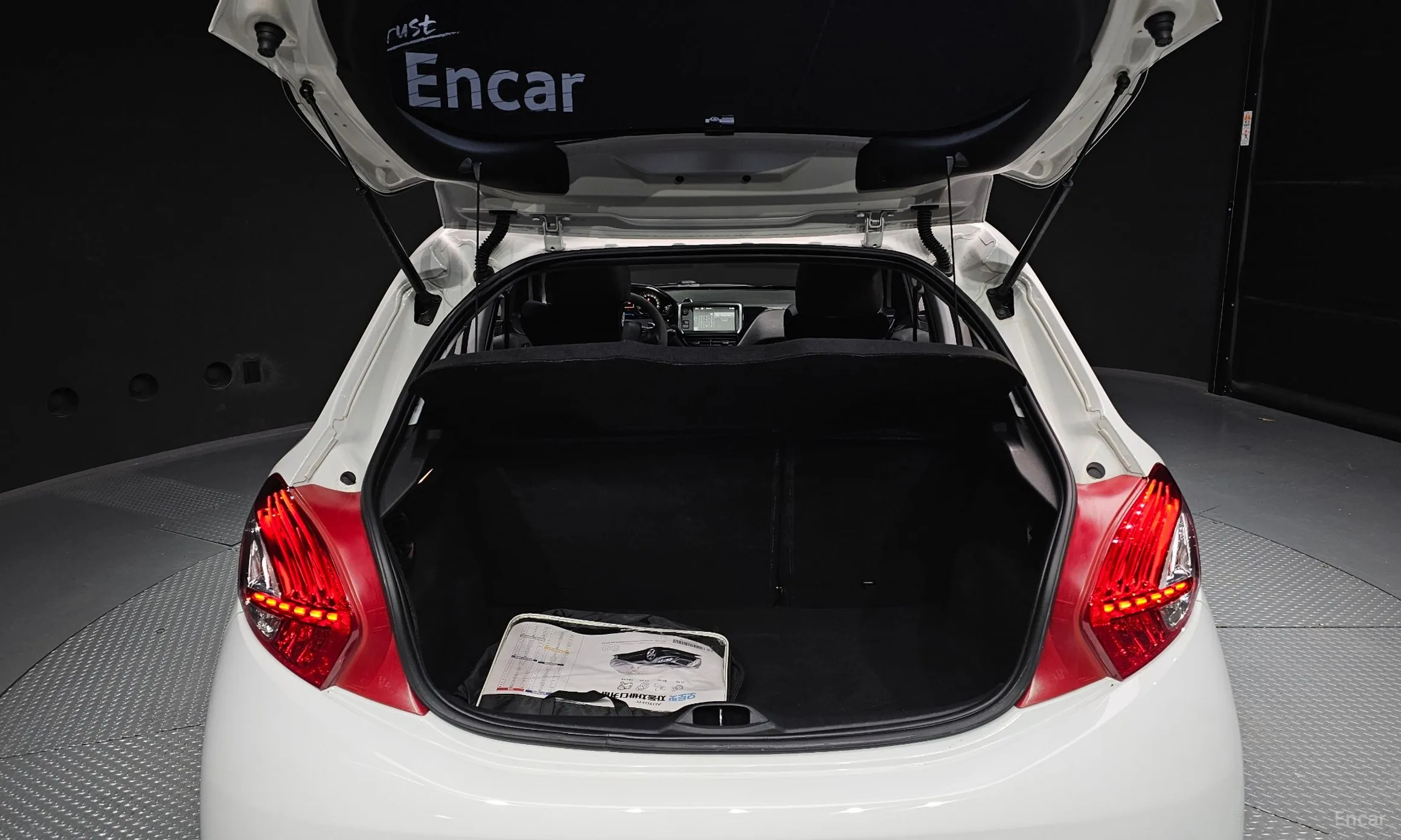 Peugeot 208 превью 20