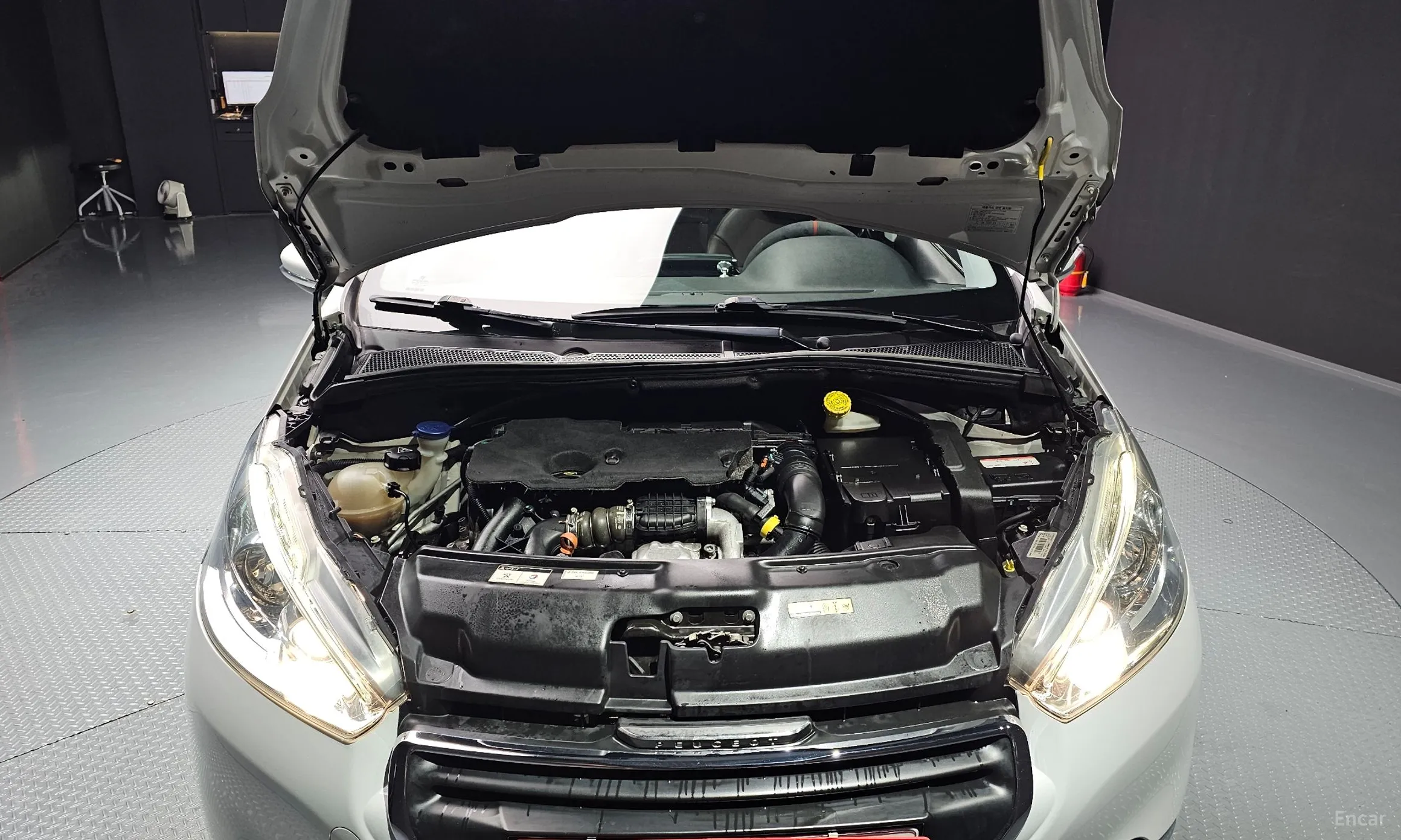 Peugeot 208 превью 6