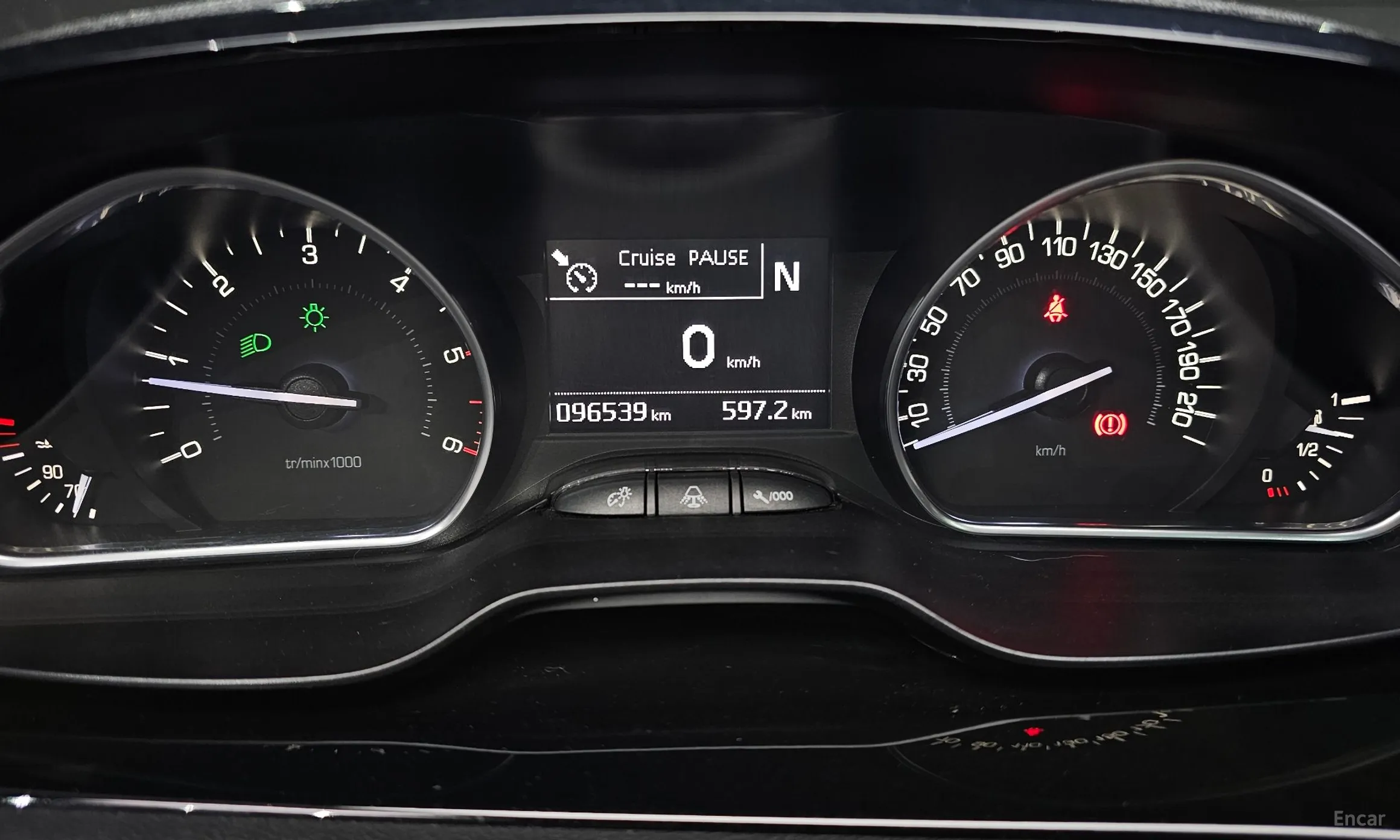 Peugeot 208 превью 8