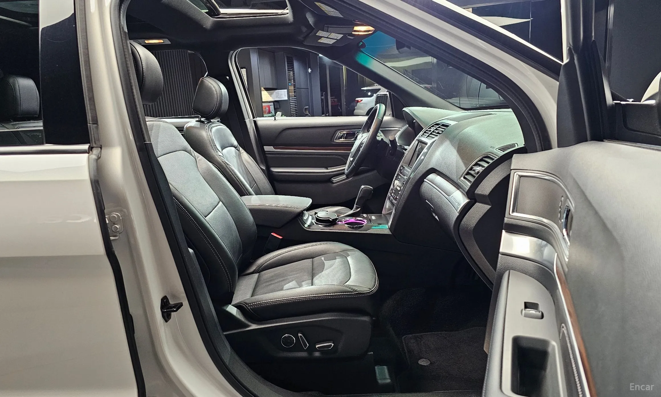 Ford Explorer превью 10