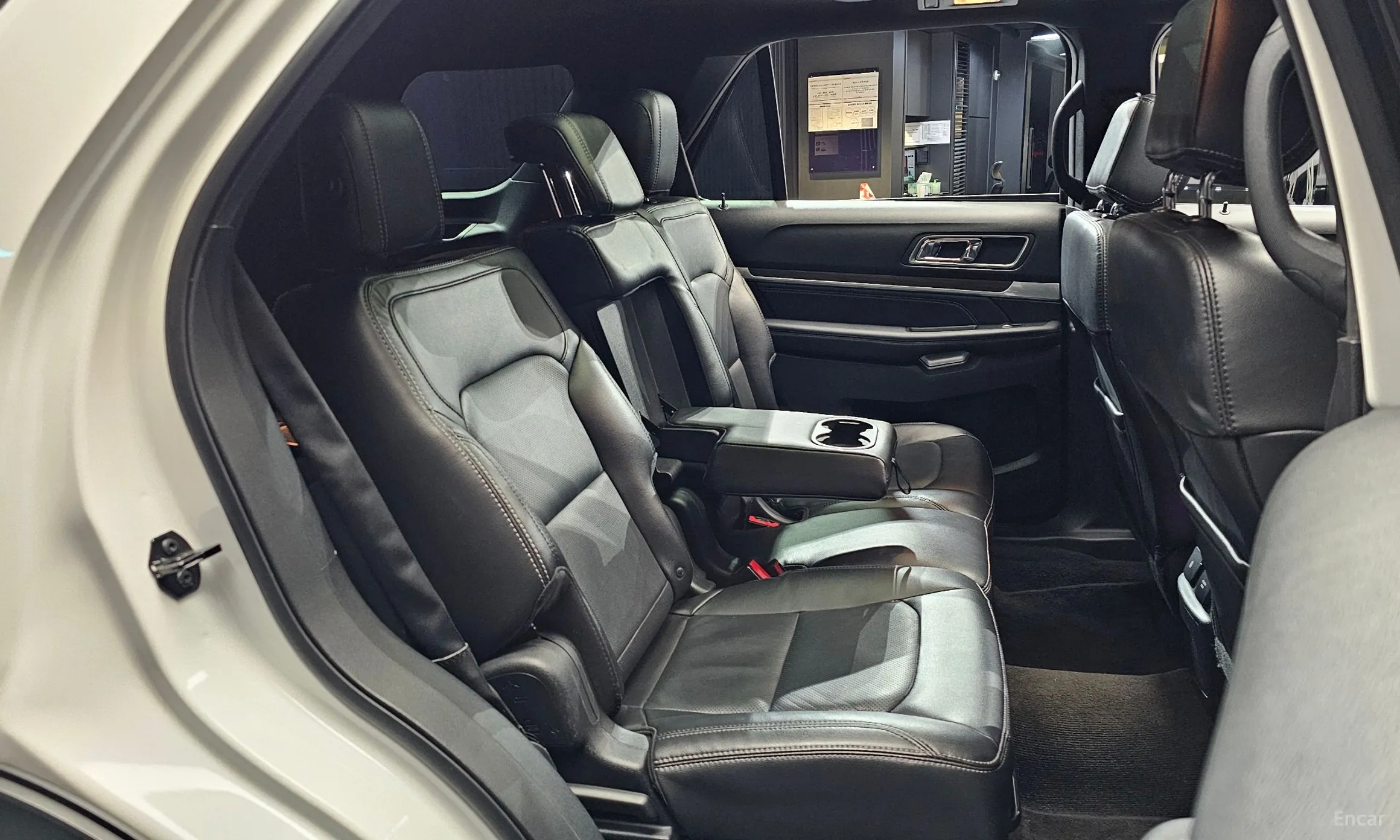 Ford Explorer превью 12