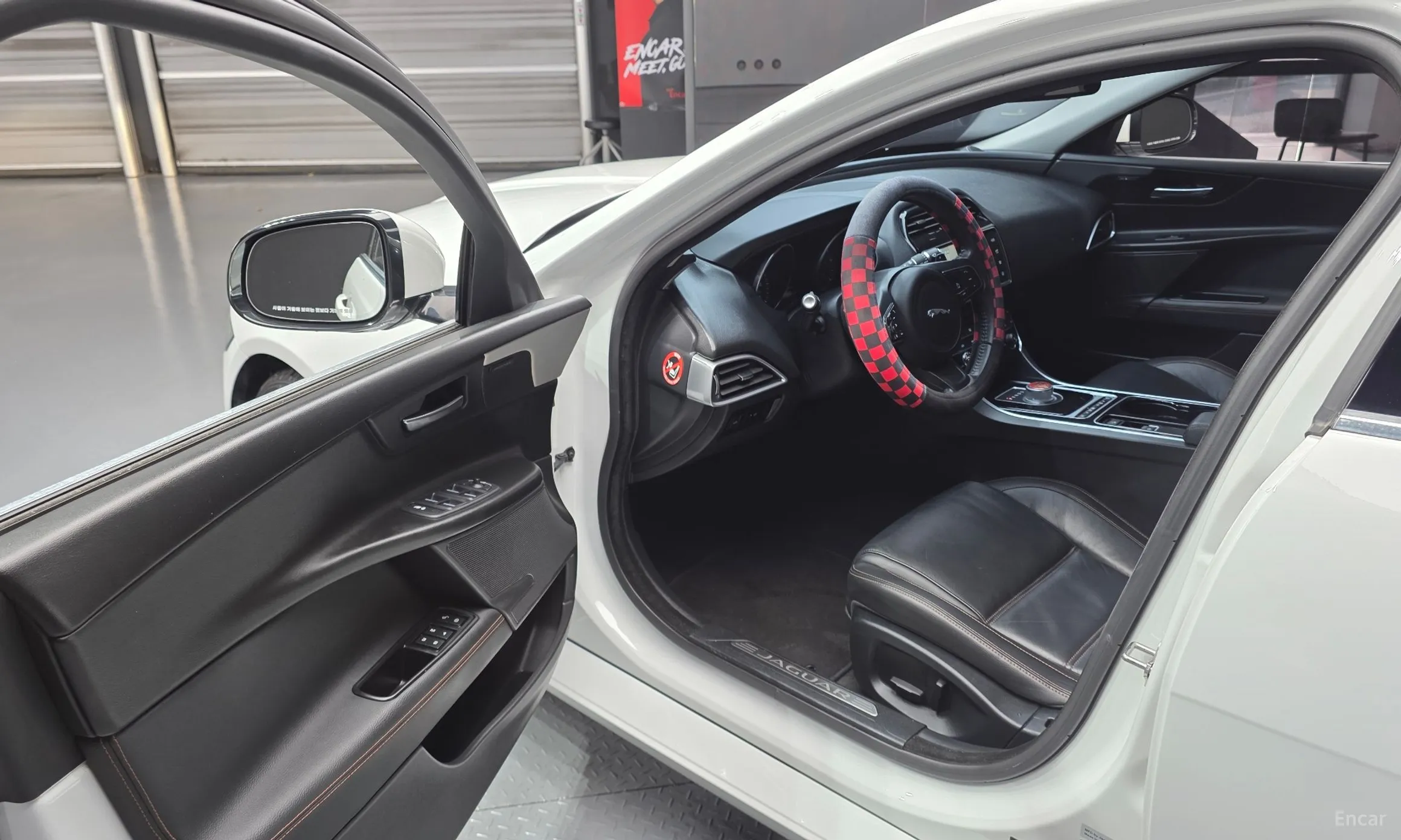Jaguar XE превью 11