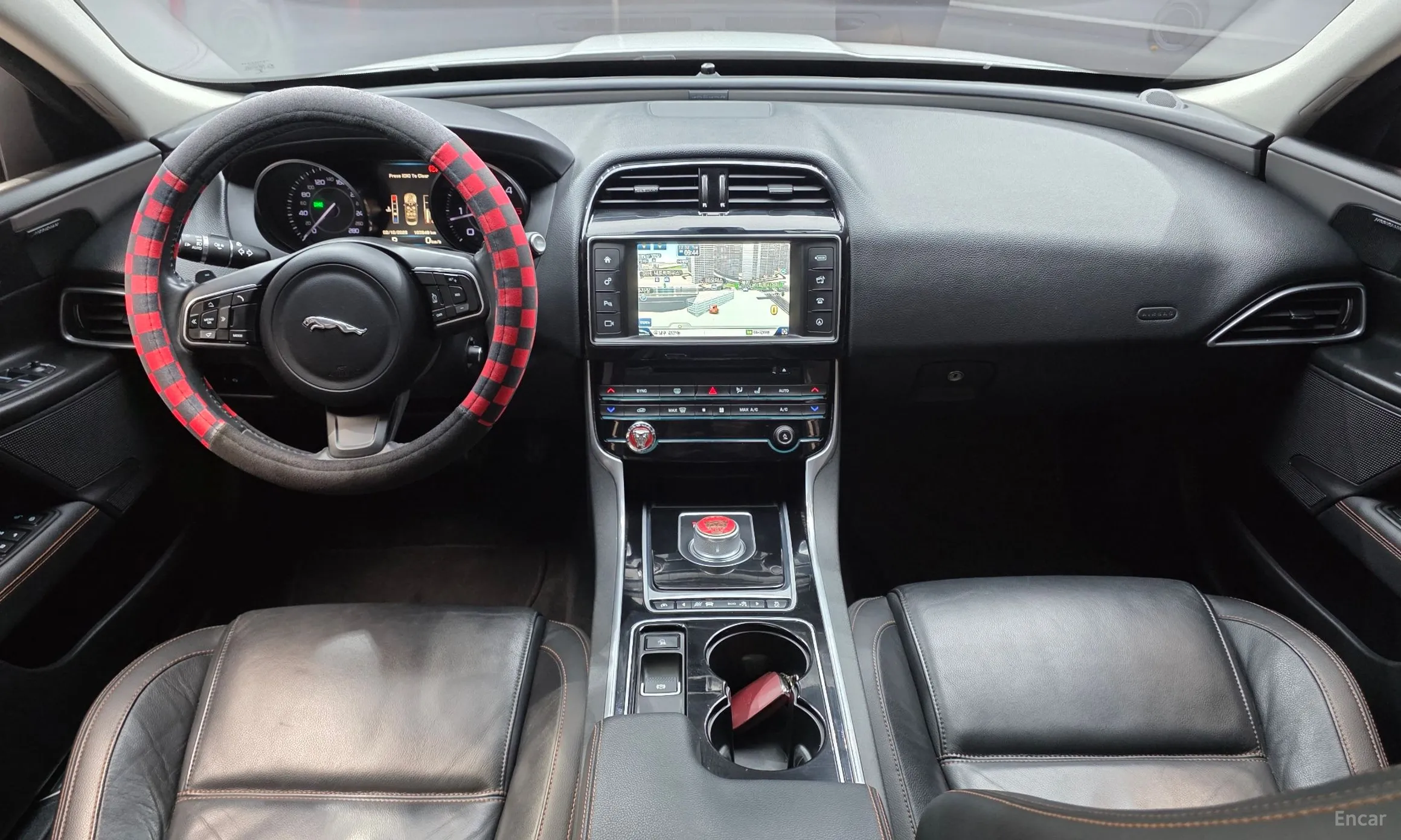 Jaguar XE превью 7