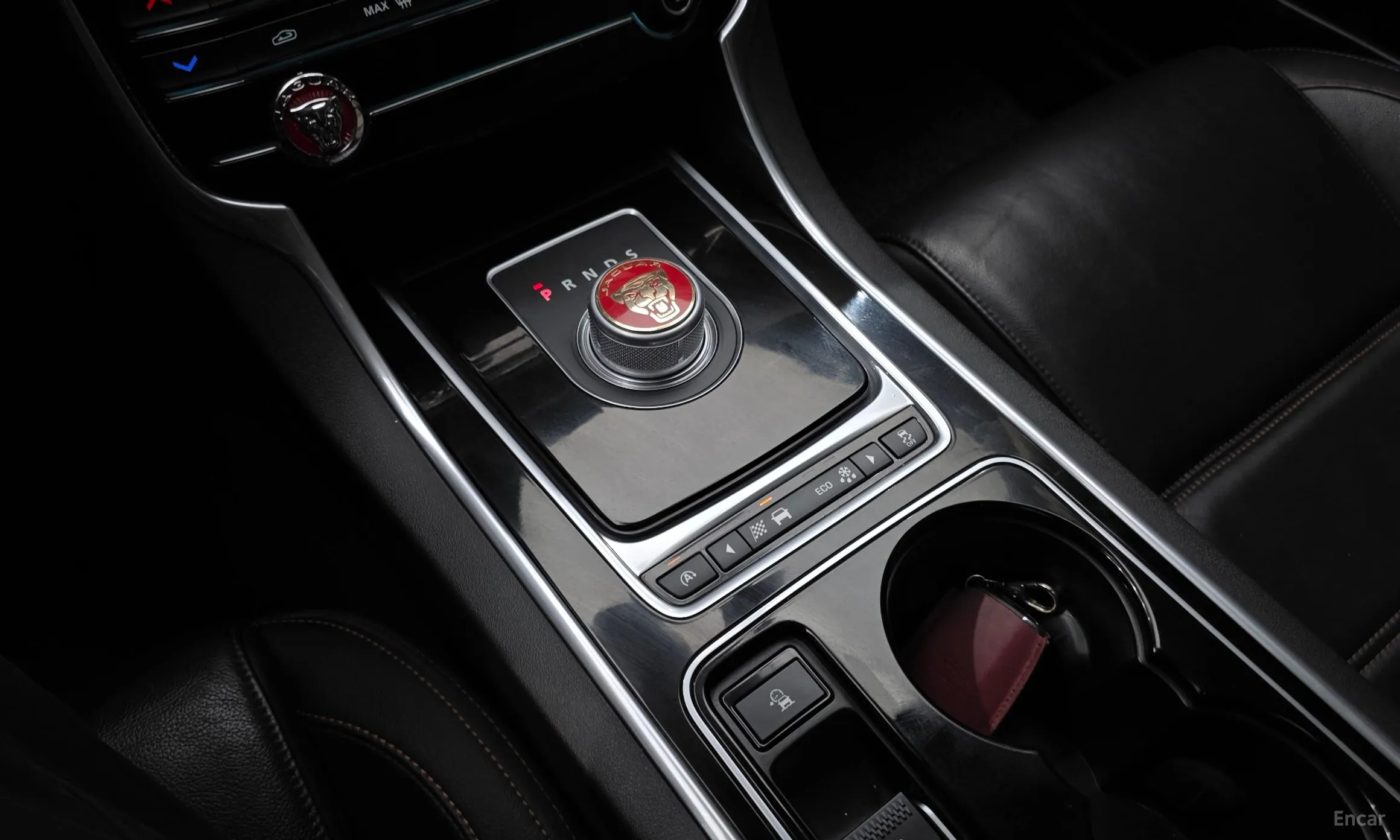Jaguar XE превью 9