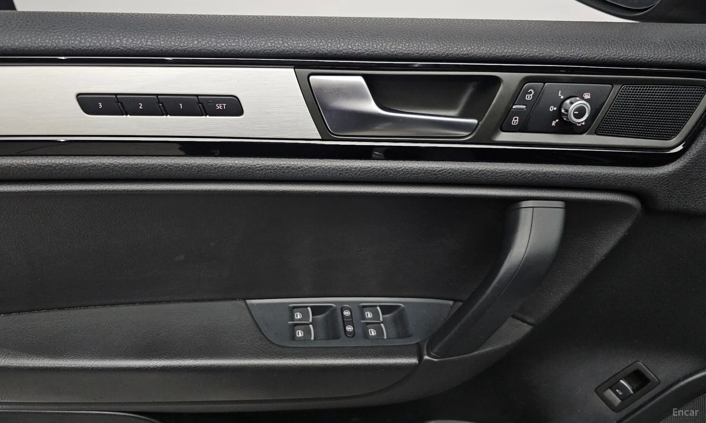 Volkswagen New Touareg превью 13