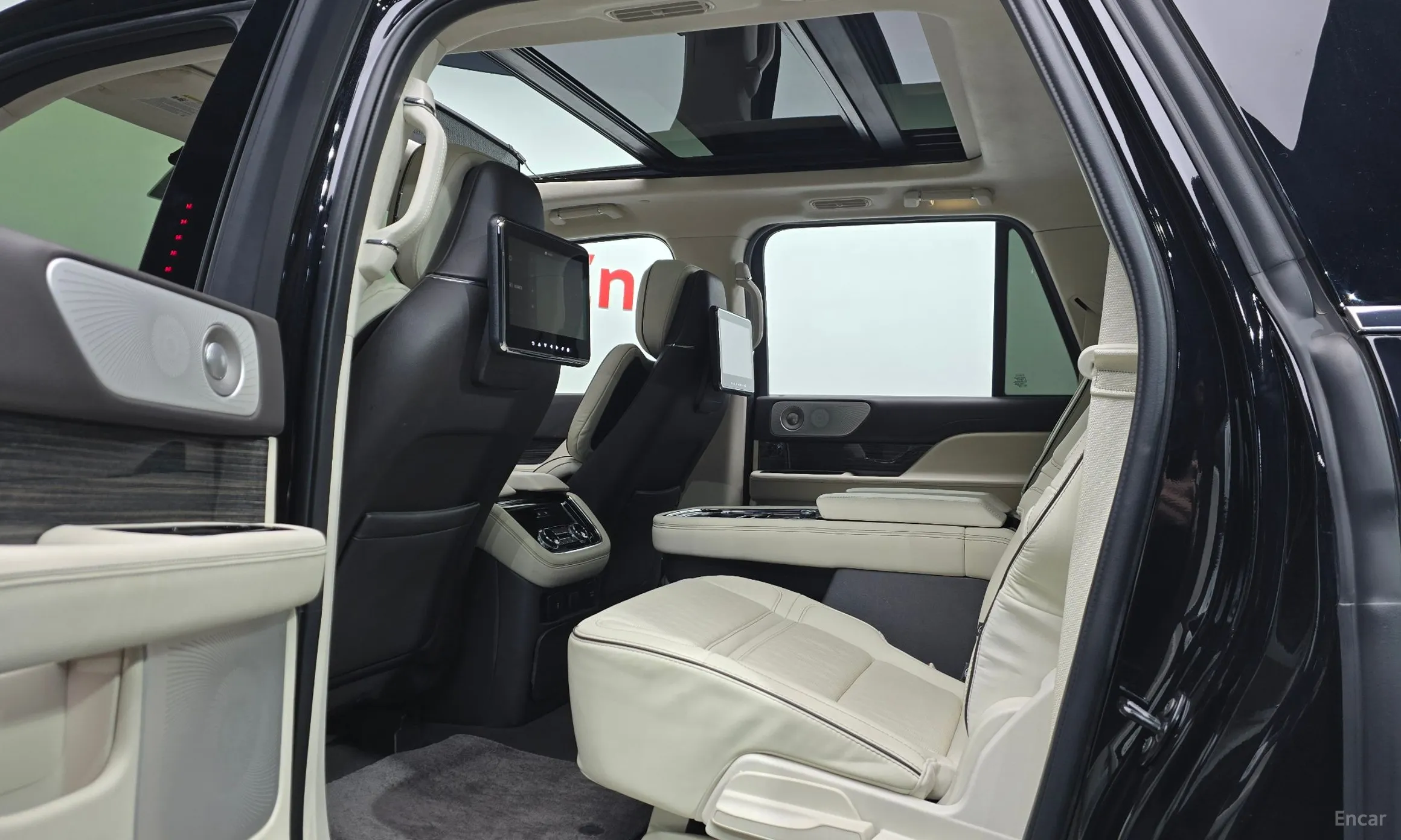 Lincoln Navigator 4th generation превью 12
