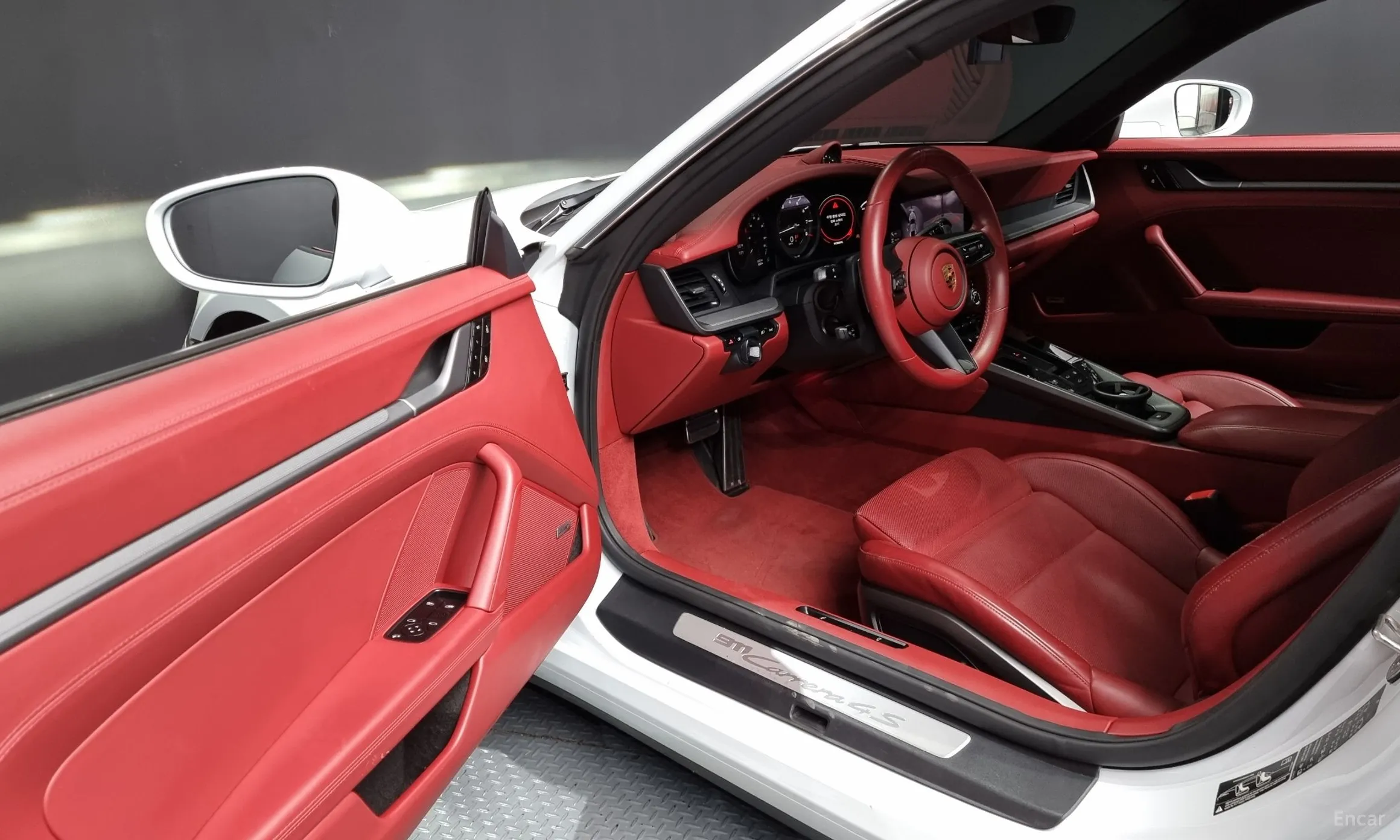 Porsche 911 (992) превью 10