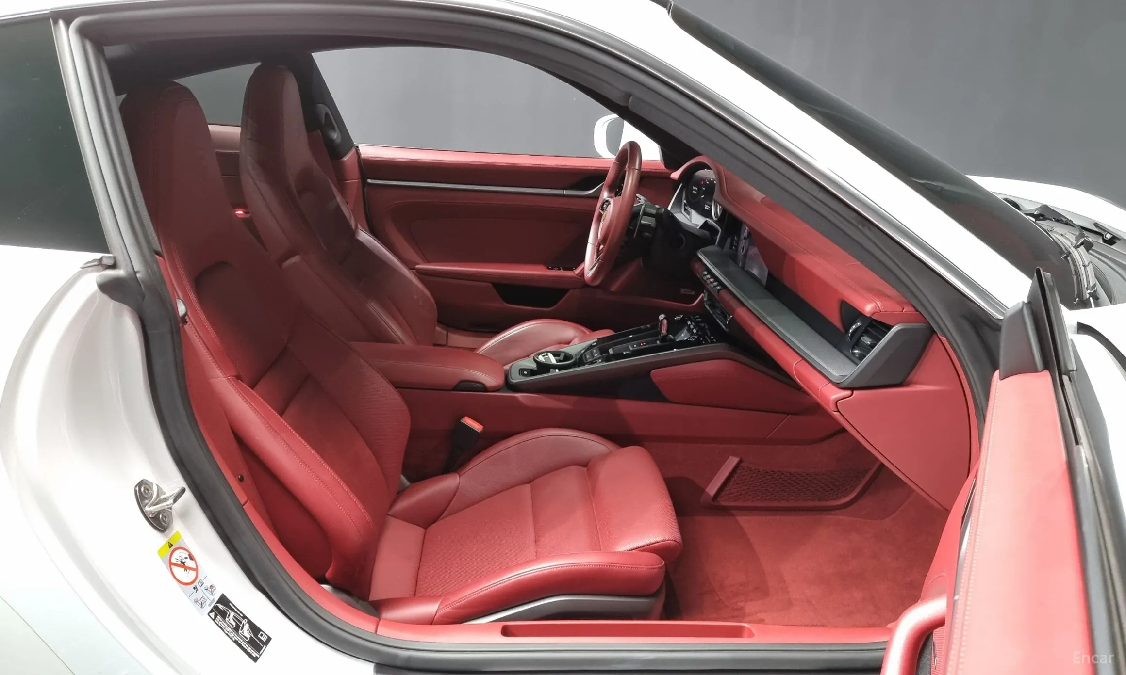 Porsche 911 (992) превью 11