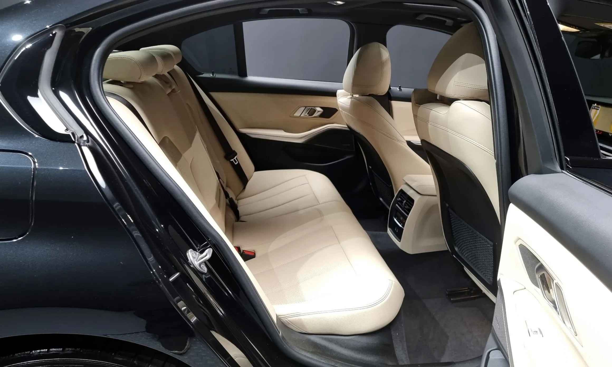 BMW 3 Series (G20) превью 12