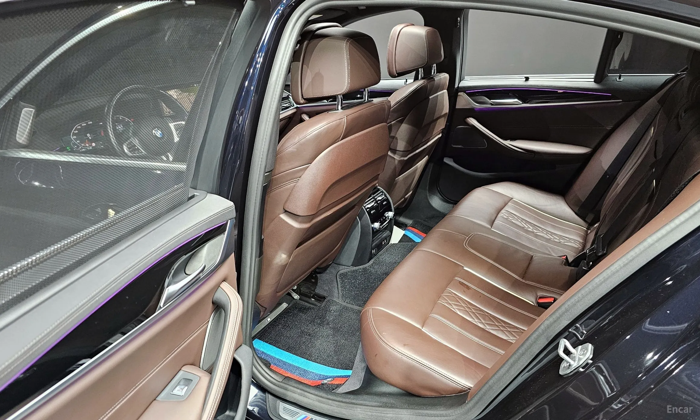 BMW 5 Series (G30) превью 12