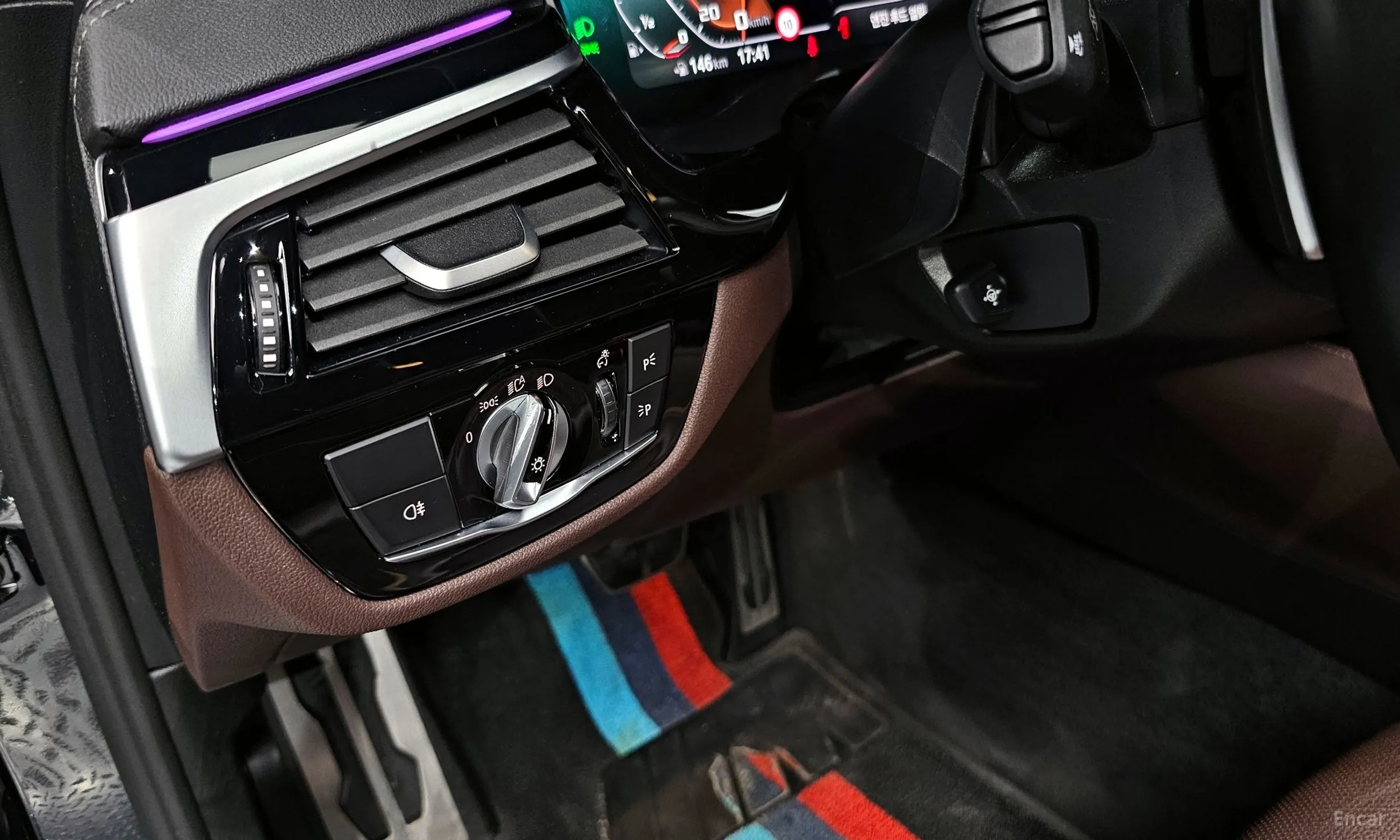 BMW 5 Series (G30) превью 16