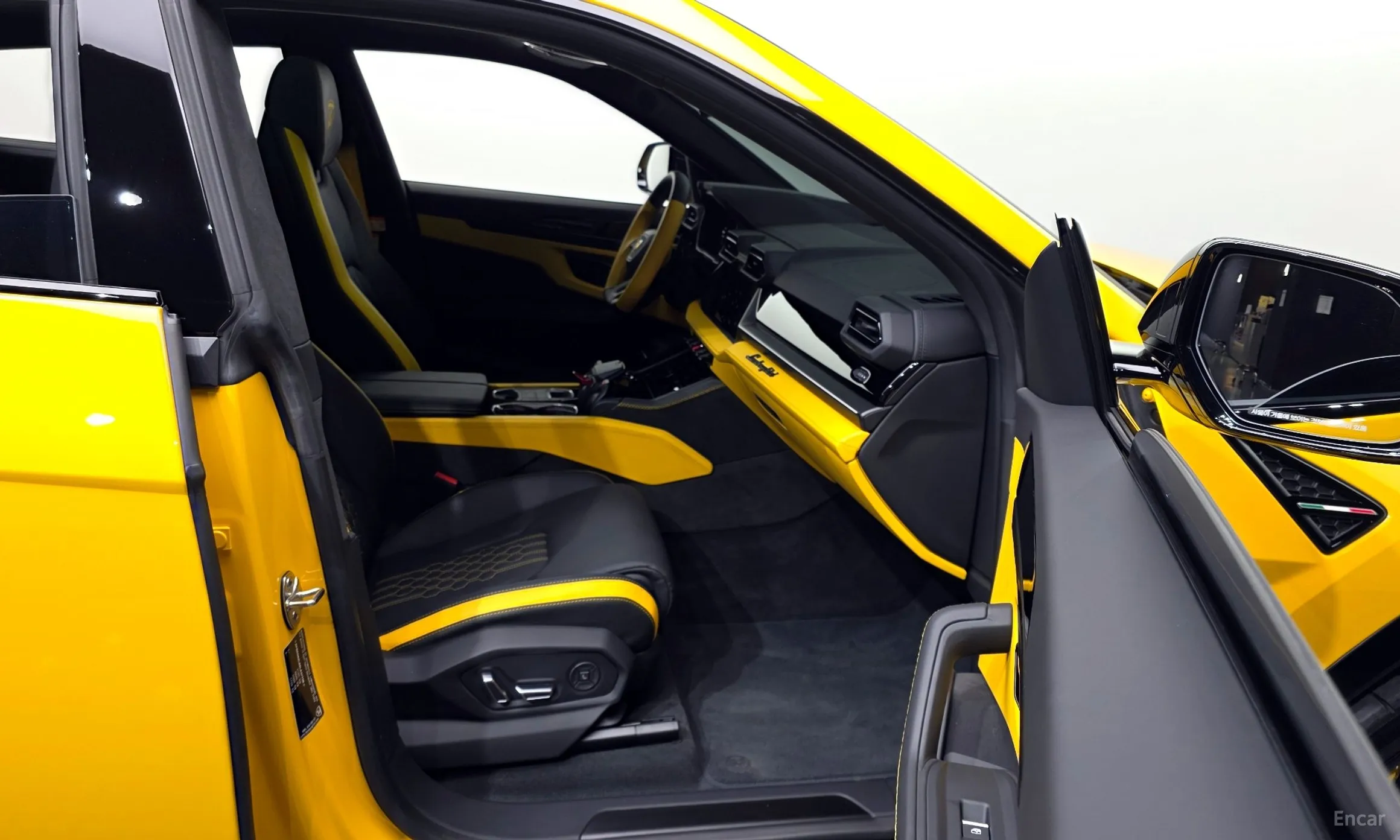 Lamborghini Urus превью 11