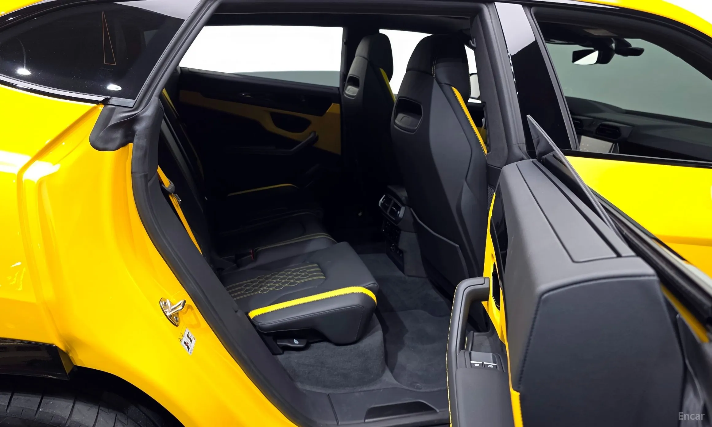 Lamborghini Urus превью 12