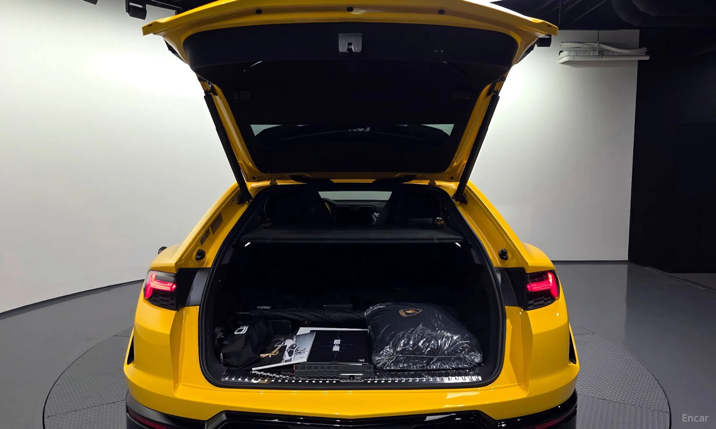 Lamborghini Urus превью 20