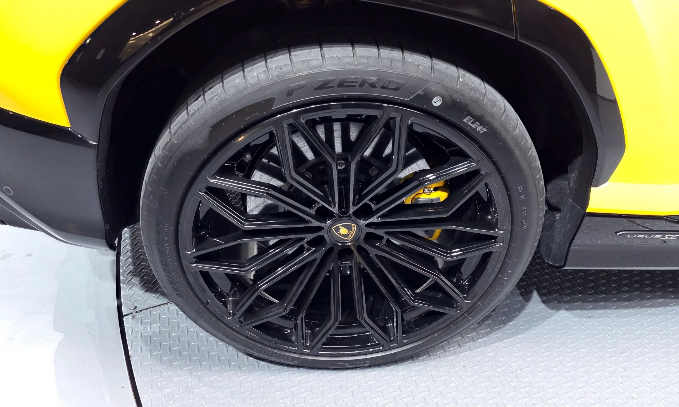 Lamborghini Urus превью 5