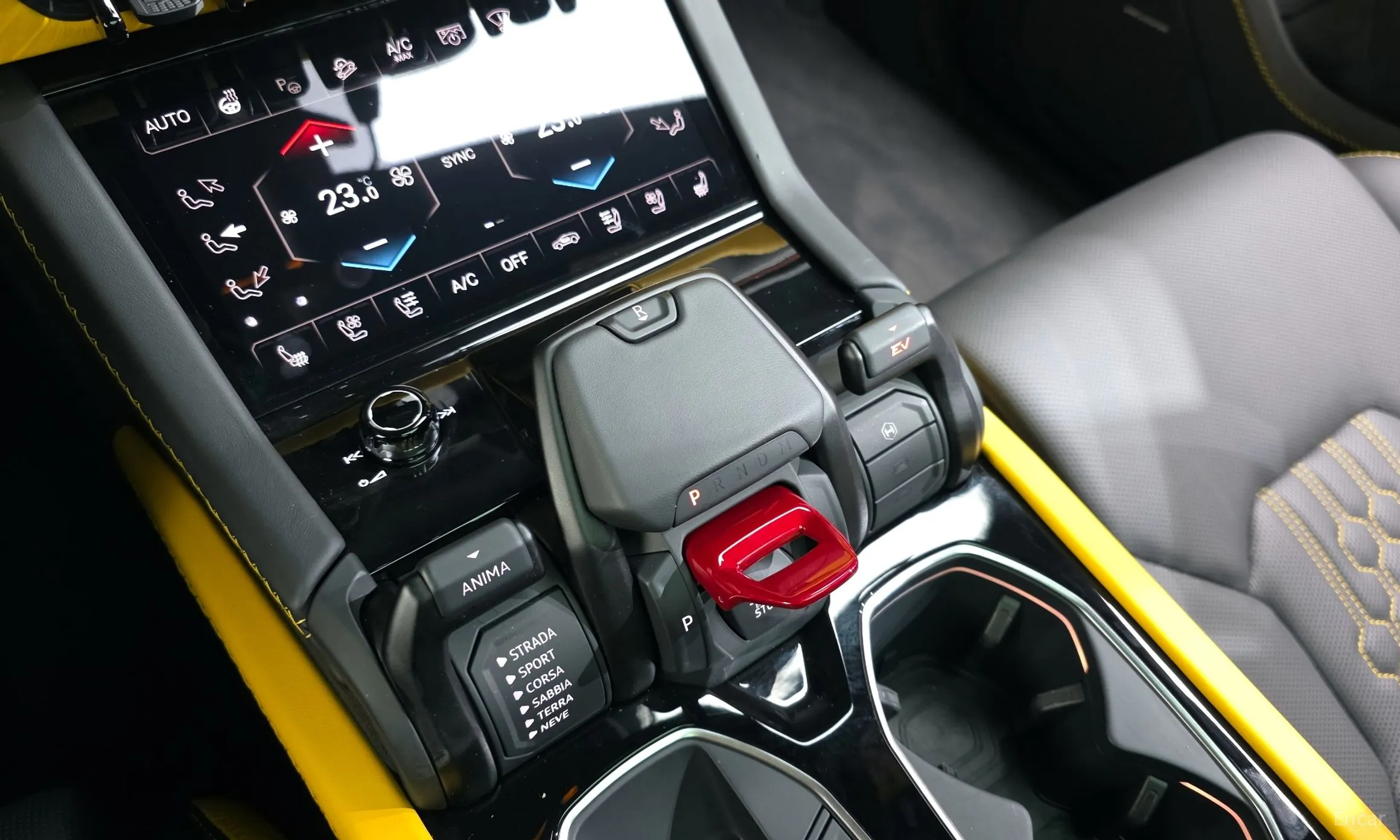 Lamborghini Urus превью 9