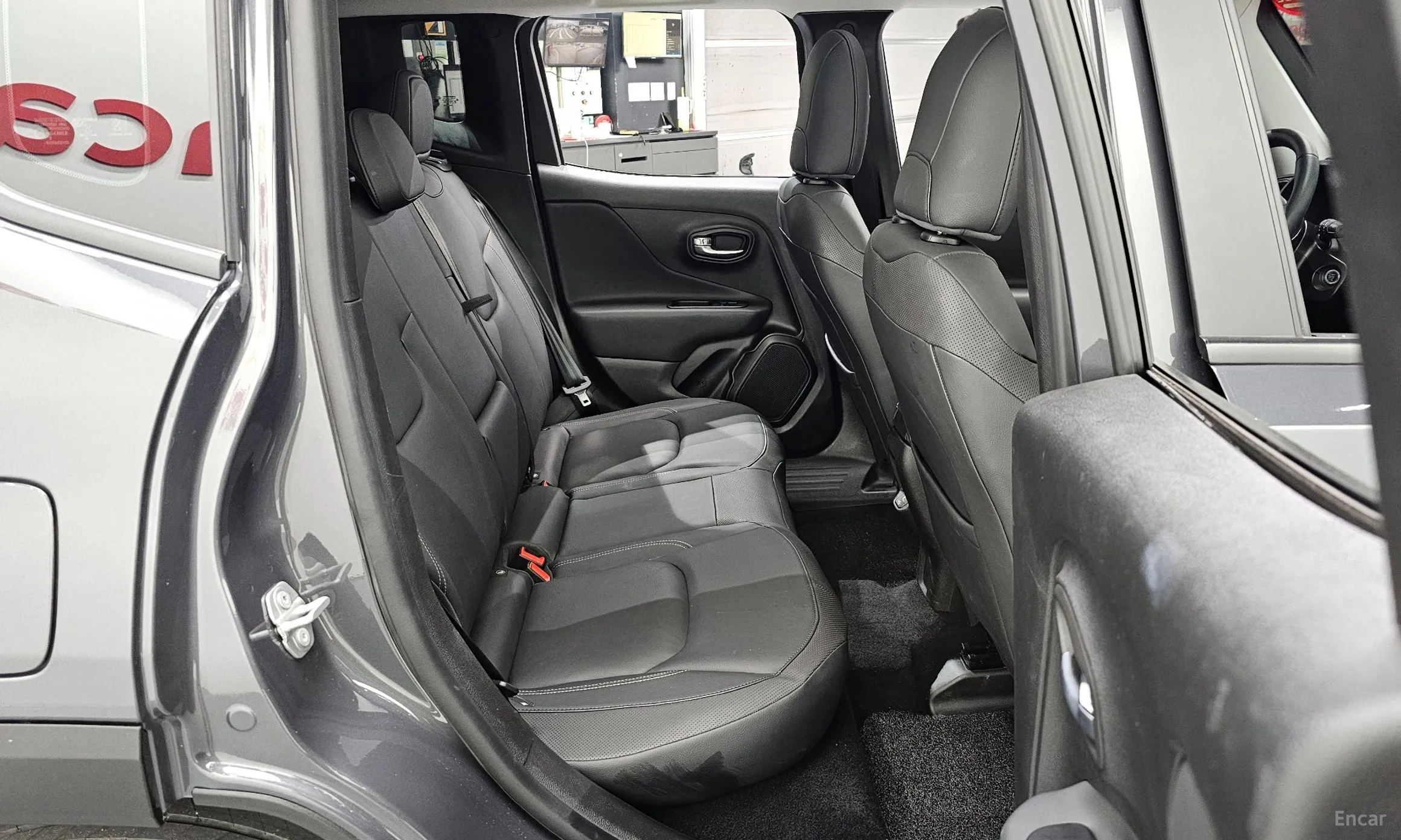 Jeep Renegade превью 11