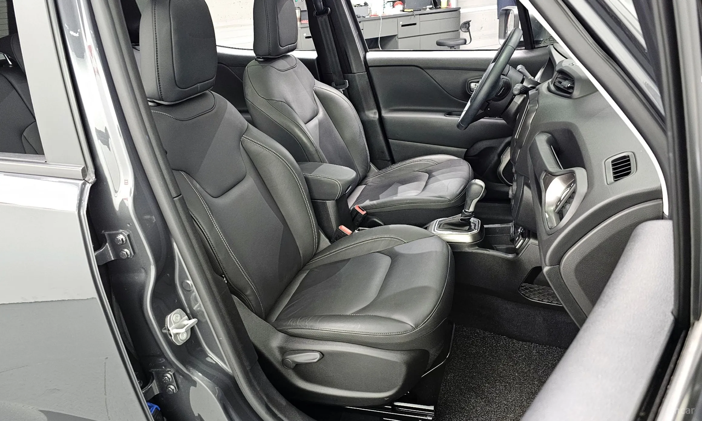 Jeep Renegade превью 12