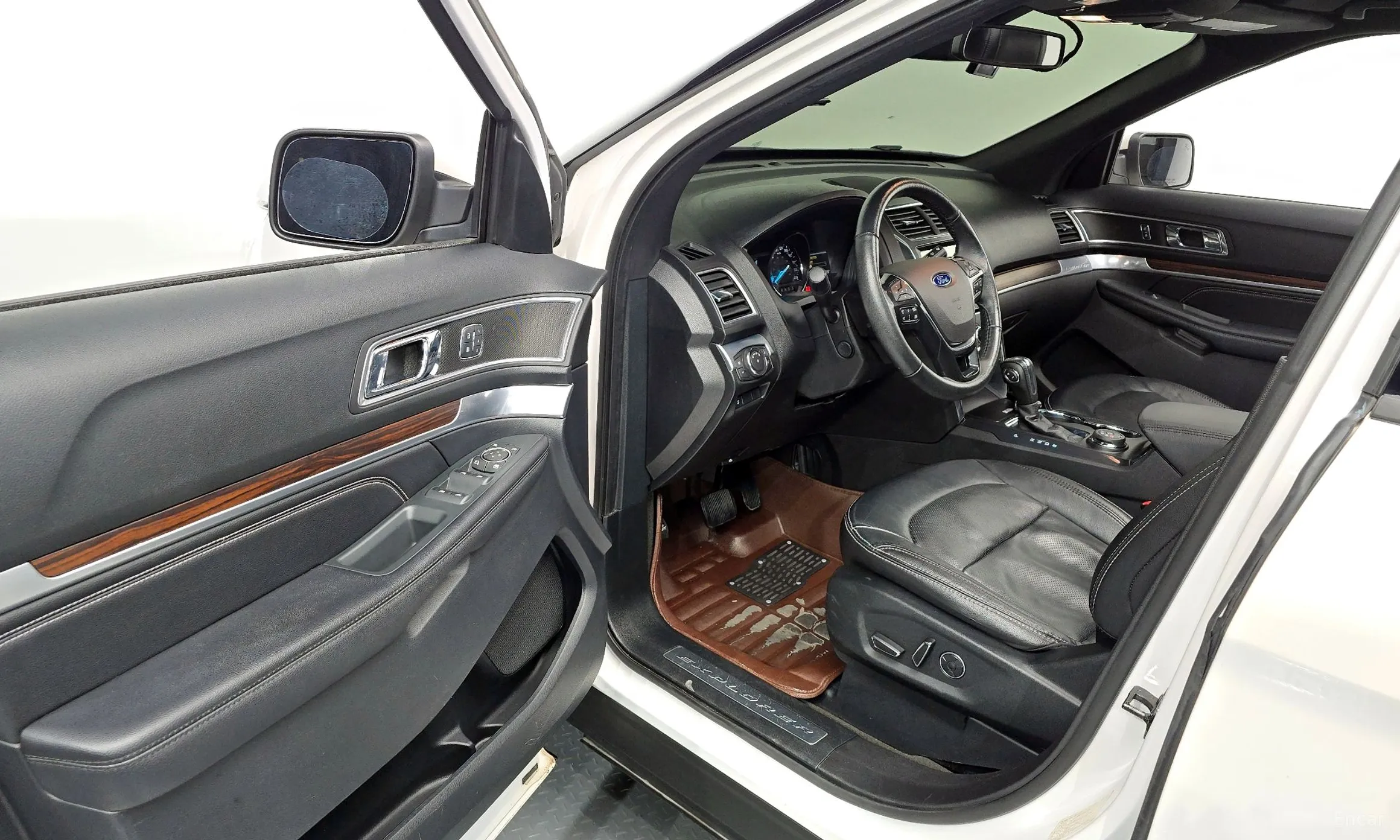 Ford Explorer превью 10