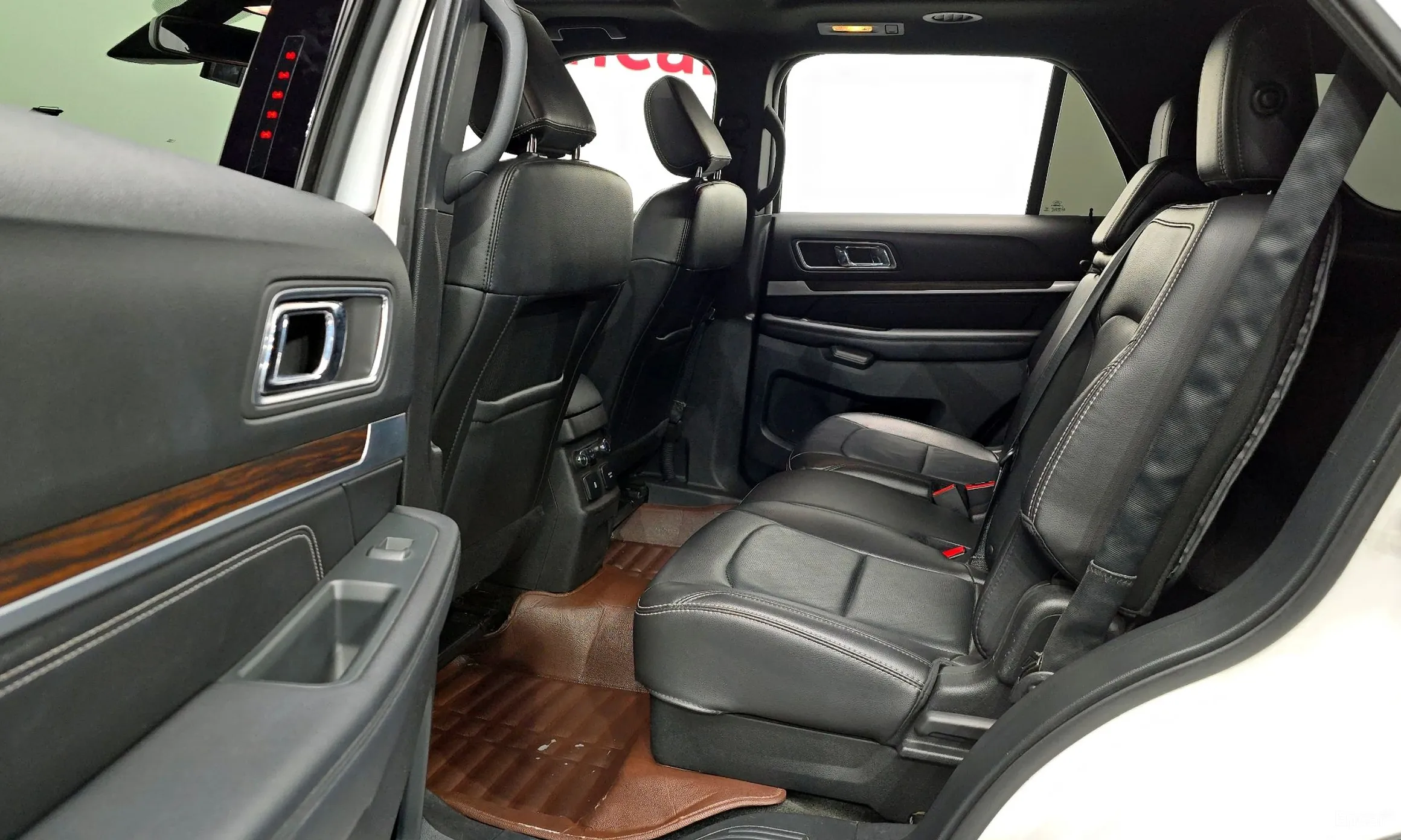 Ford Explorer превью 12