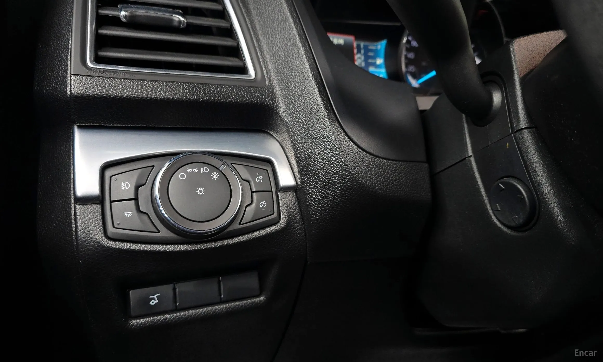 Ford Explorer превью 17