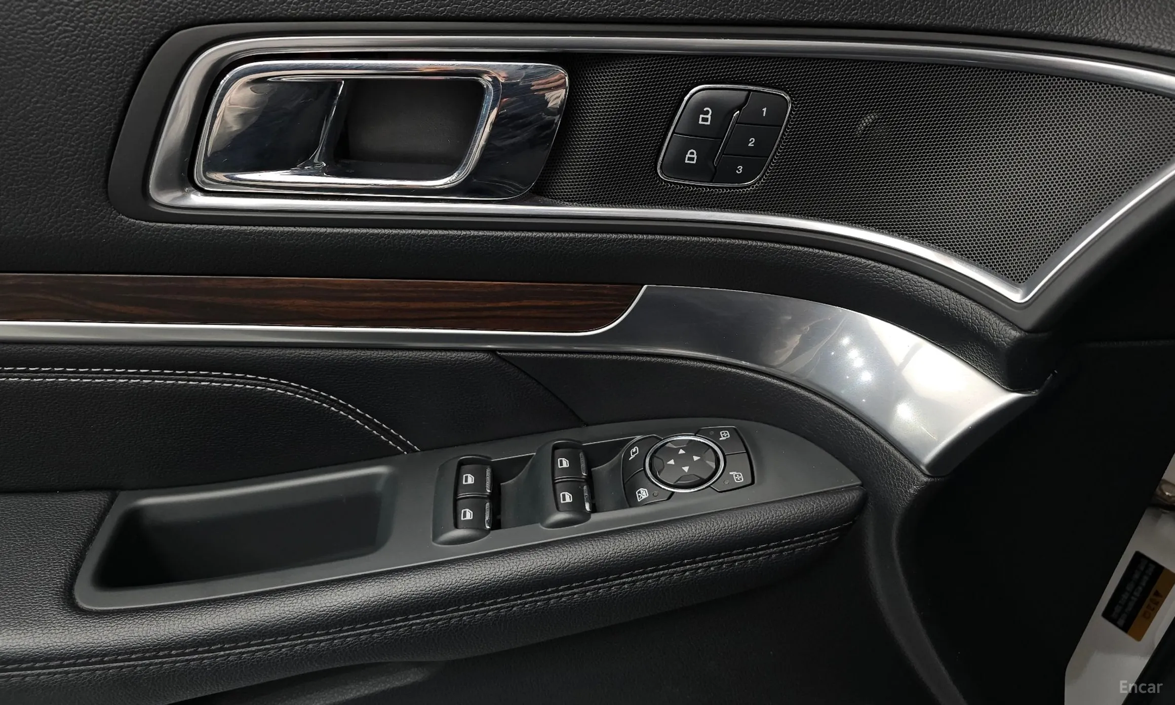 Ford Explorer превью 18