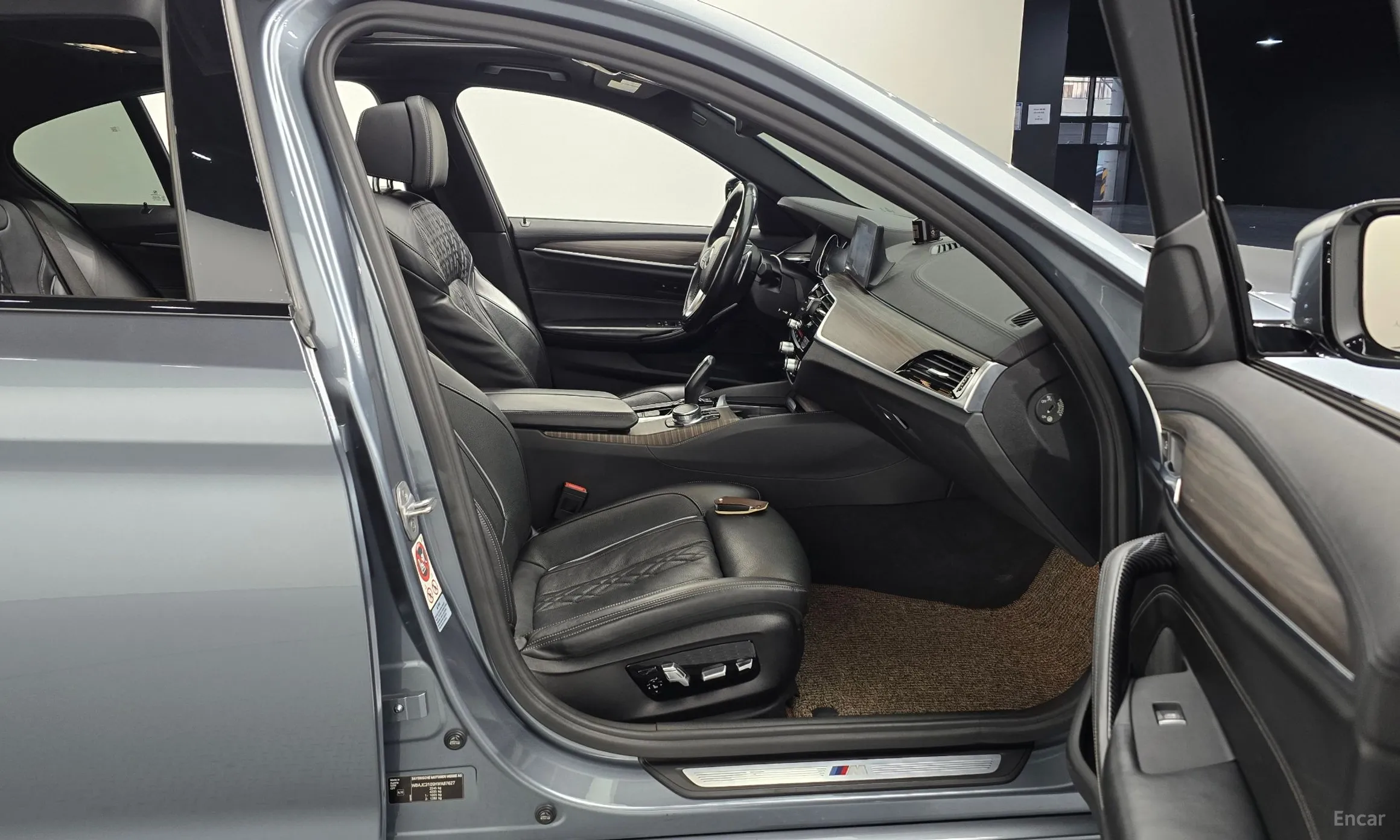 BMW 5 Series (G30) превью 10