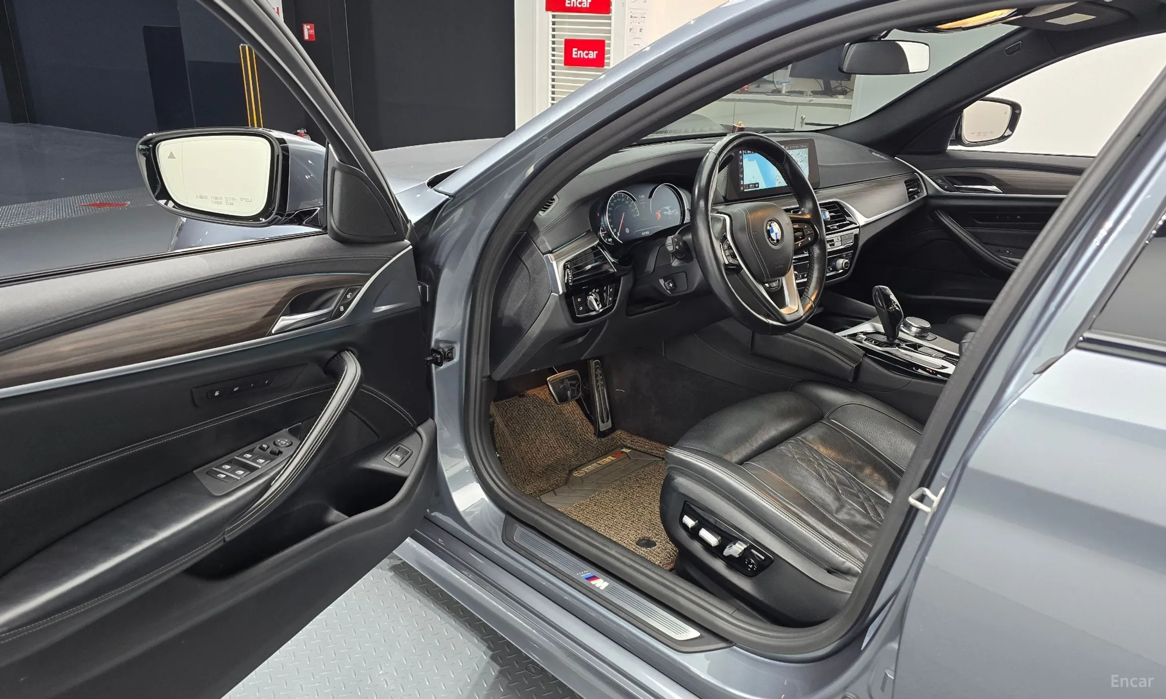BMW 5 Series (G30) превью 11