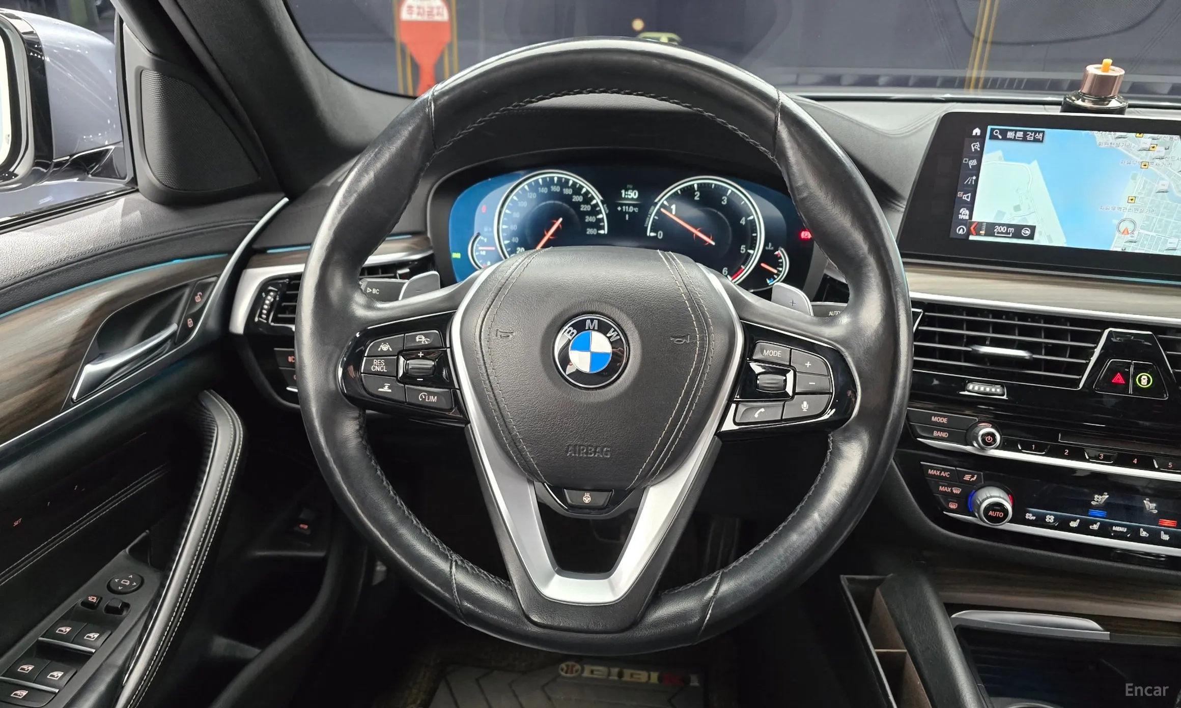 BMW 5 Series (G30) превью 13