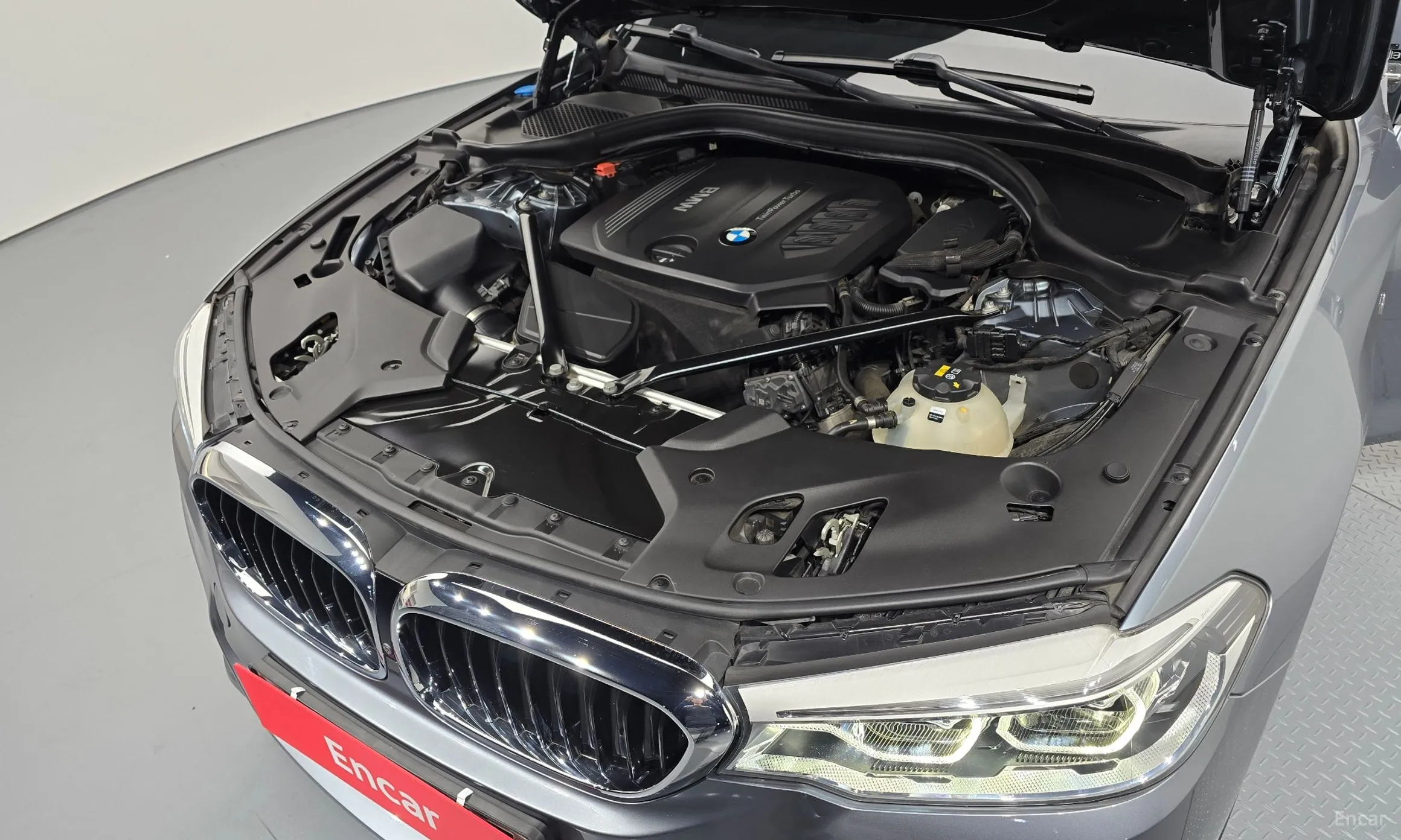 BMW 5 Series (G30) превью 6