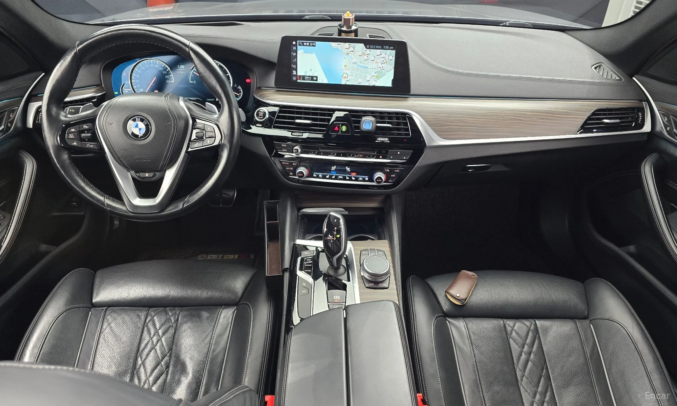 BMW 5 Series (G30) превью 7