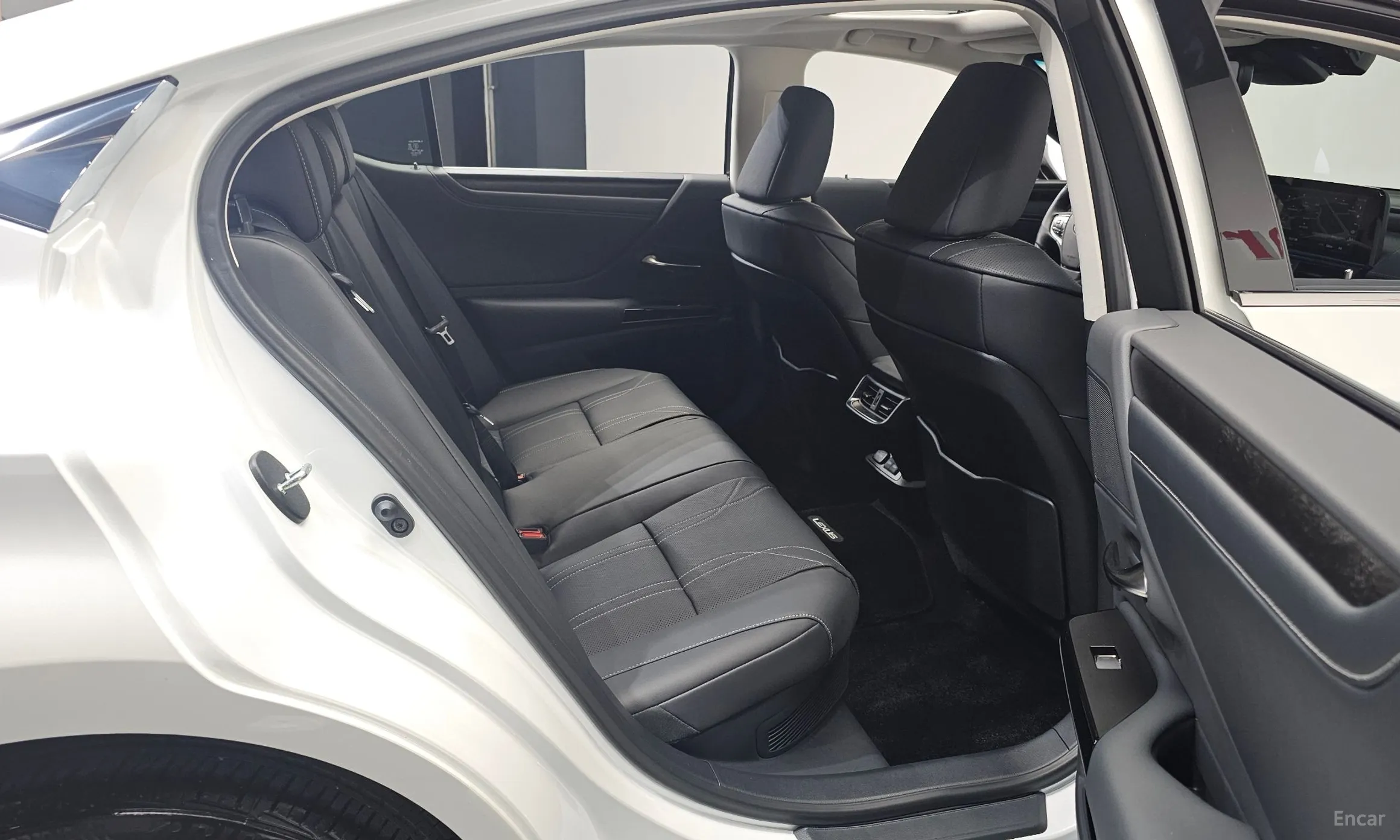 Lexus ES300h 7th Generation превью 12