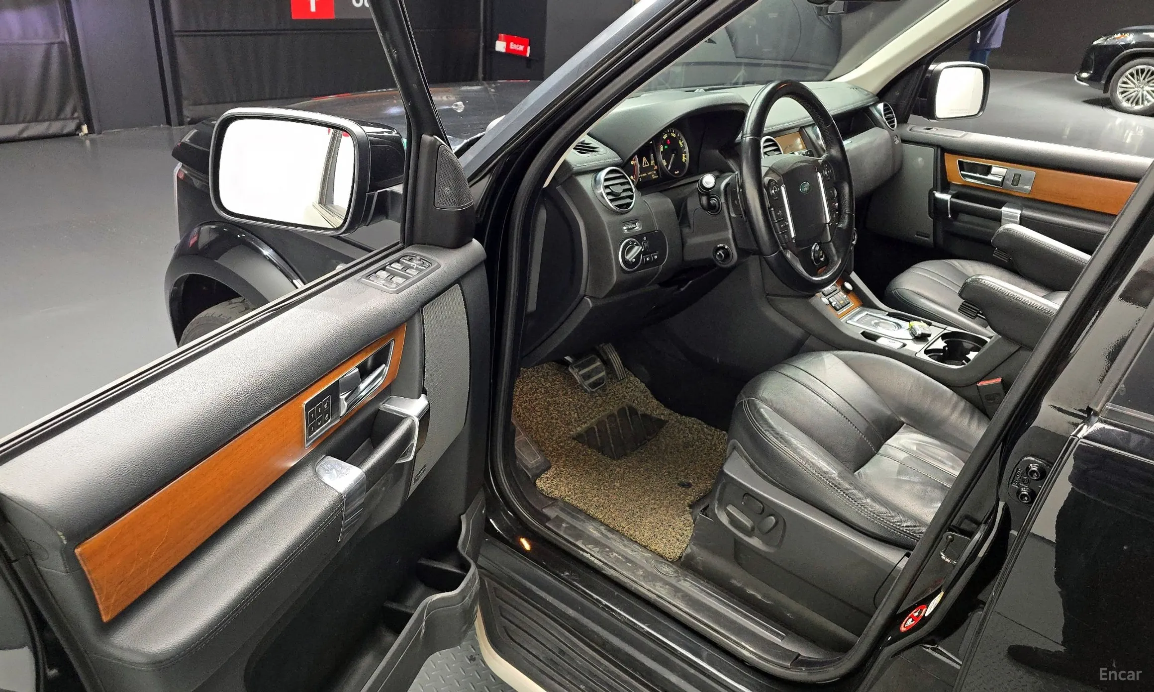 Land Rover Discovery 4 превью 10