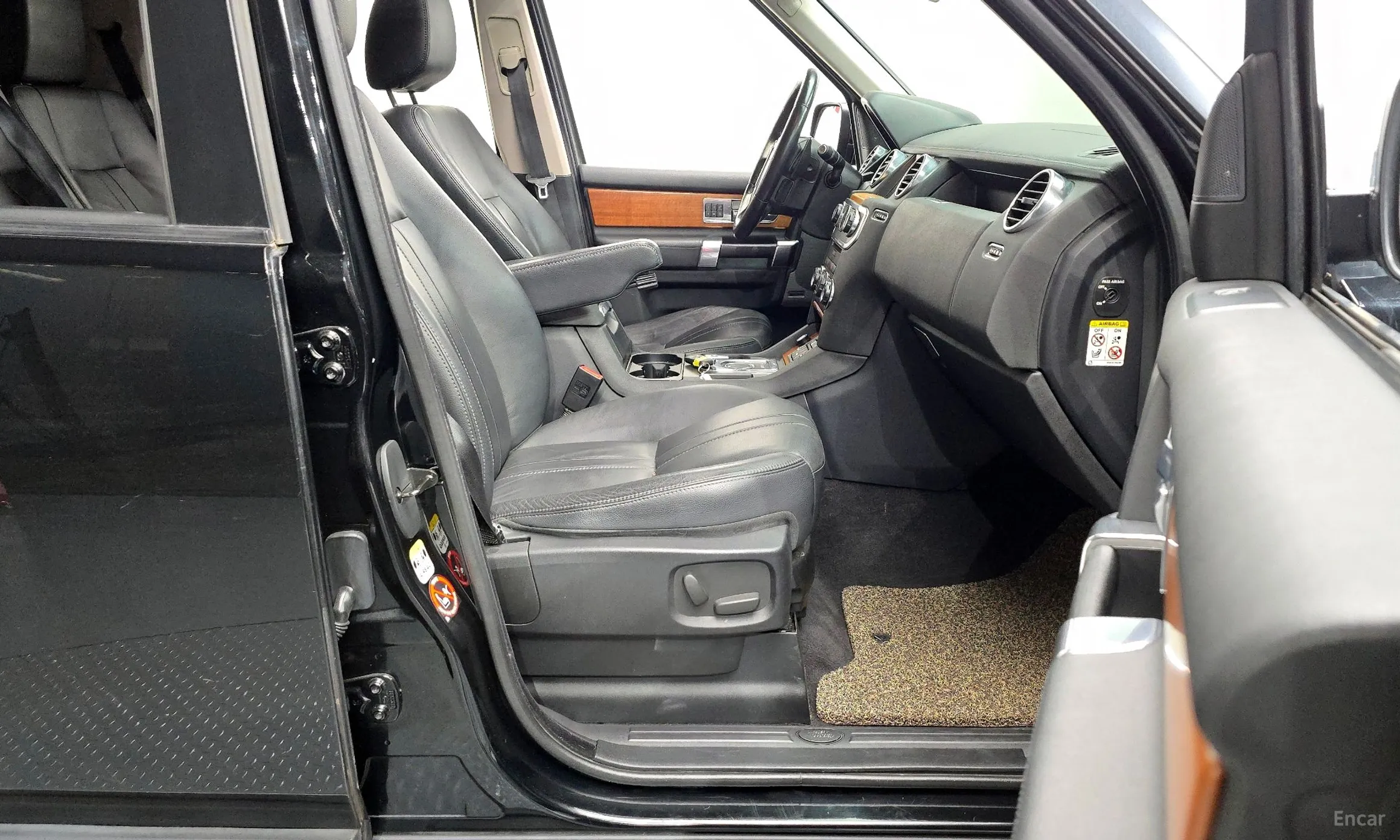 Land Rover Discovery 4 превью 11