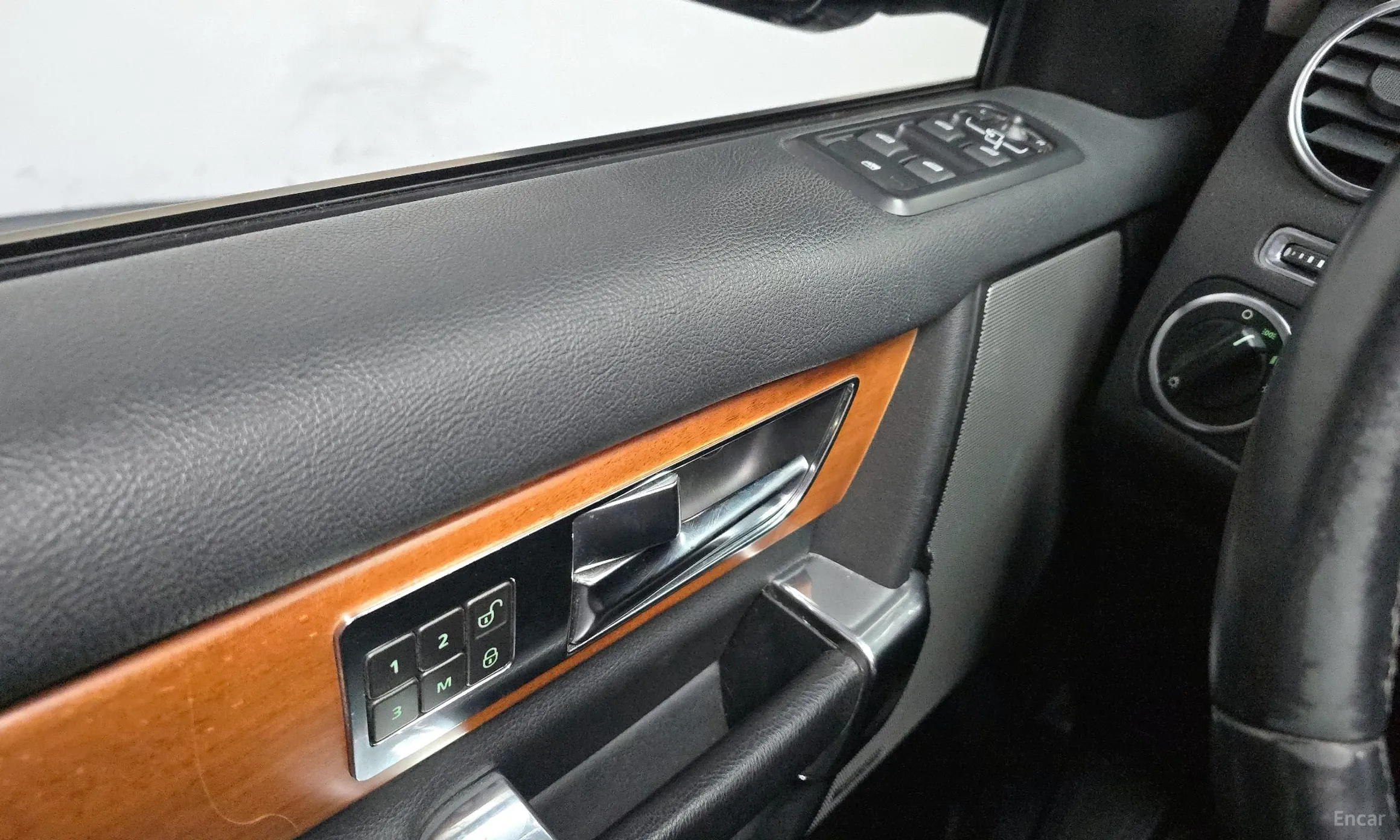 Land Rover Discovery 4 превью 17