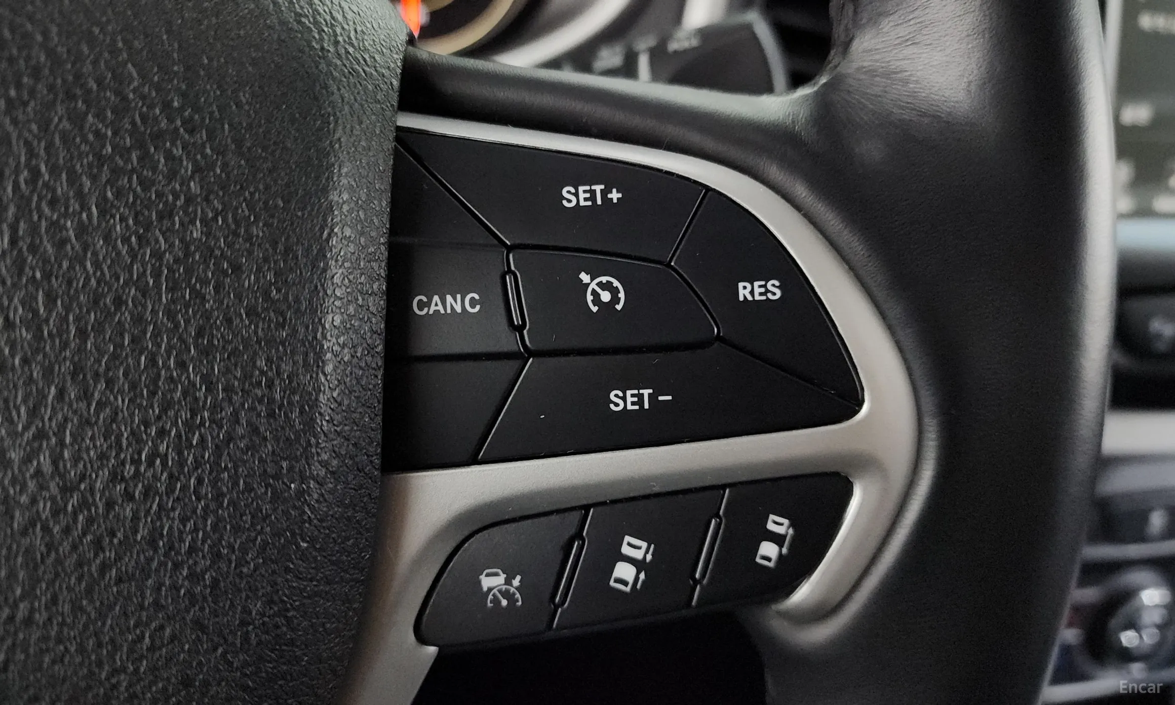 Jeep Cherokee (KL) превью 18