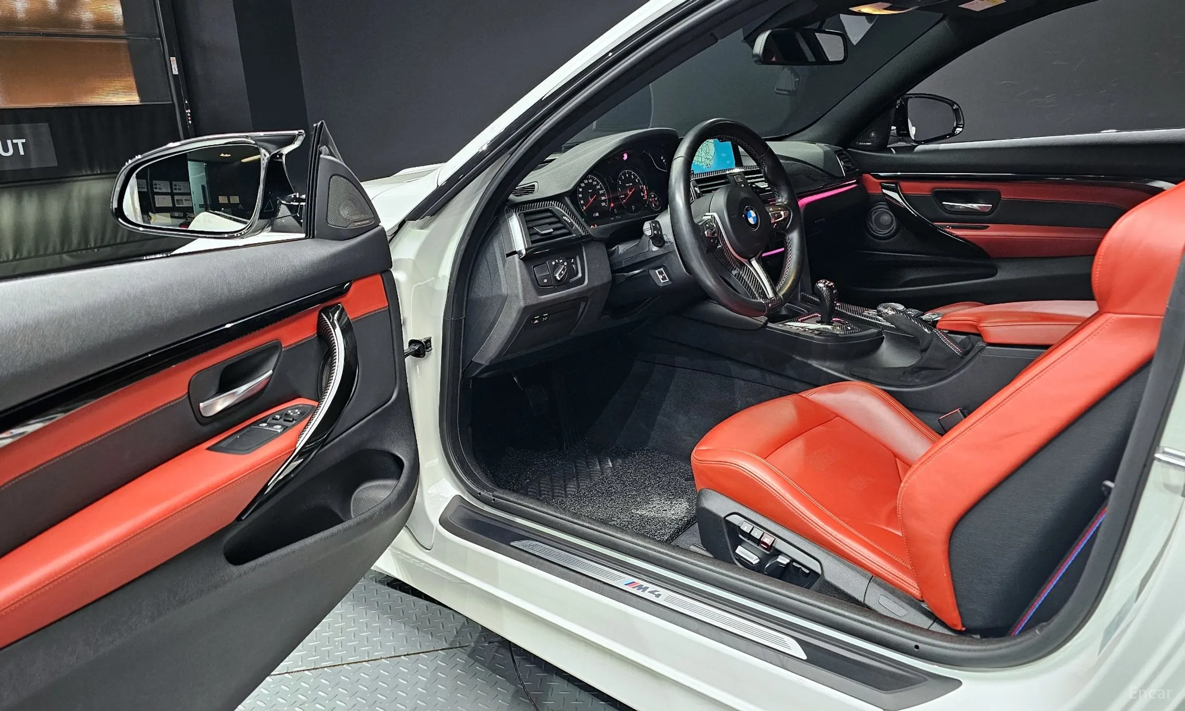 BMW M4 (F82) превью 10