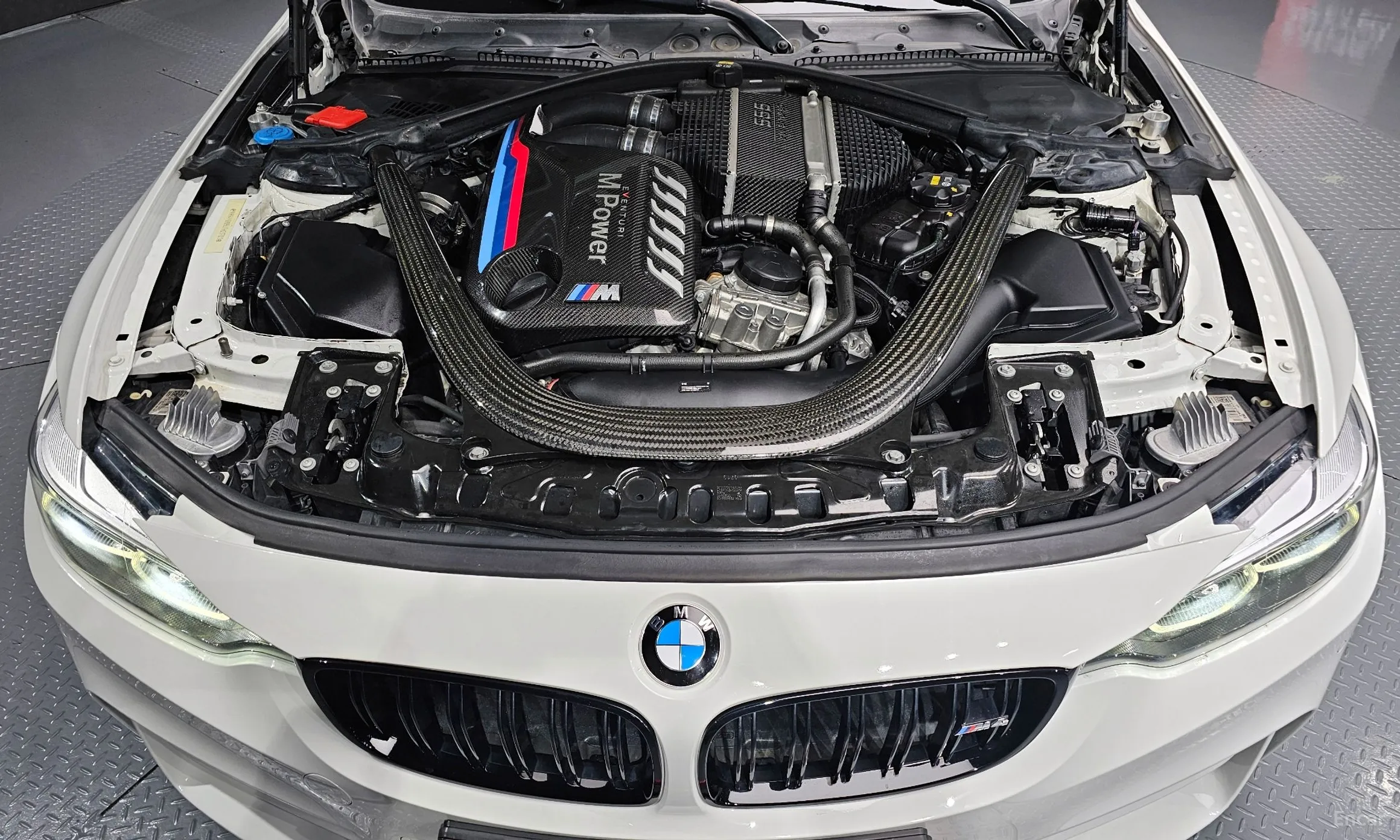 BMW M4 (F82) превью 6