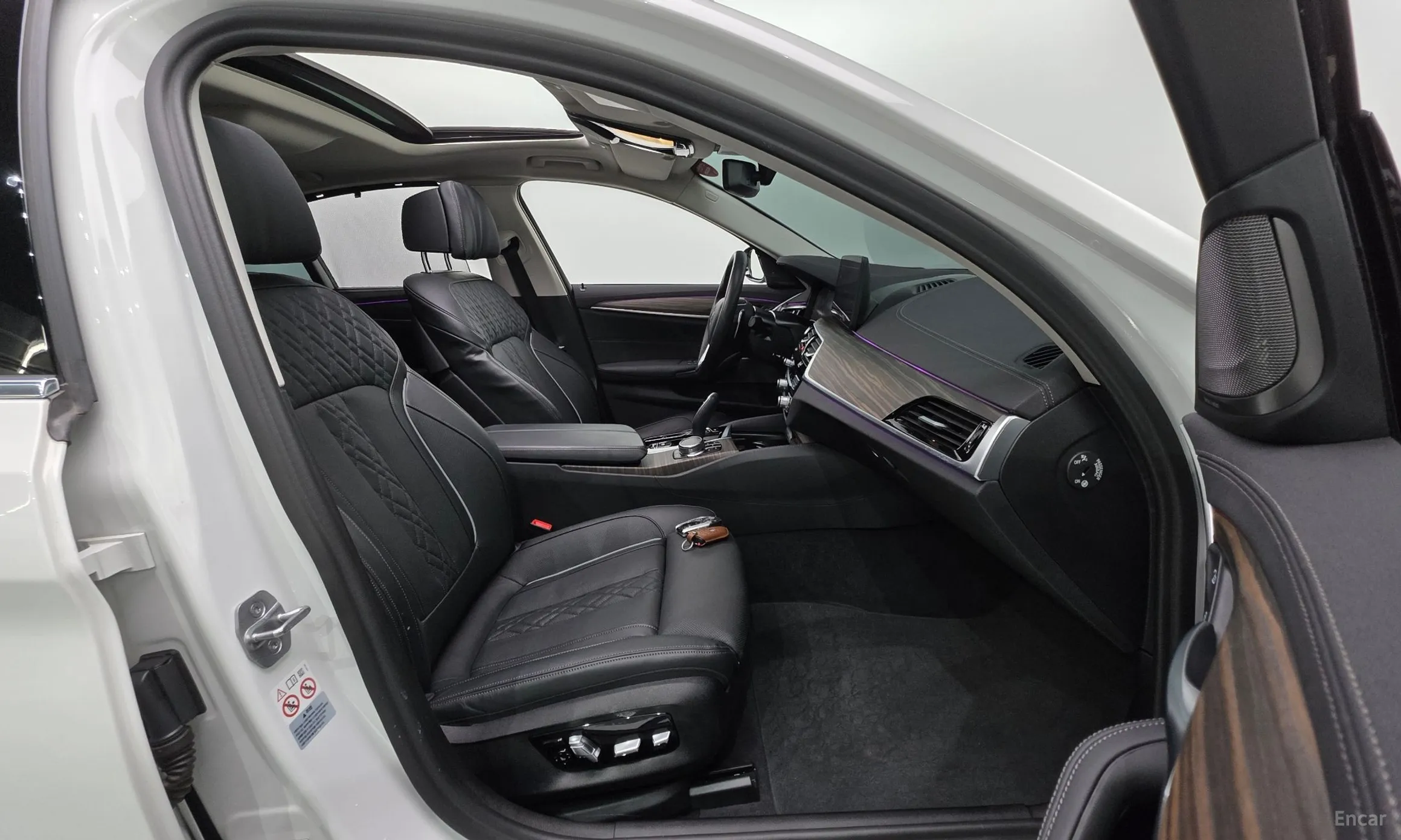 BMW 5 Series (G30) превью 10