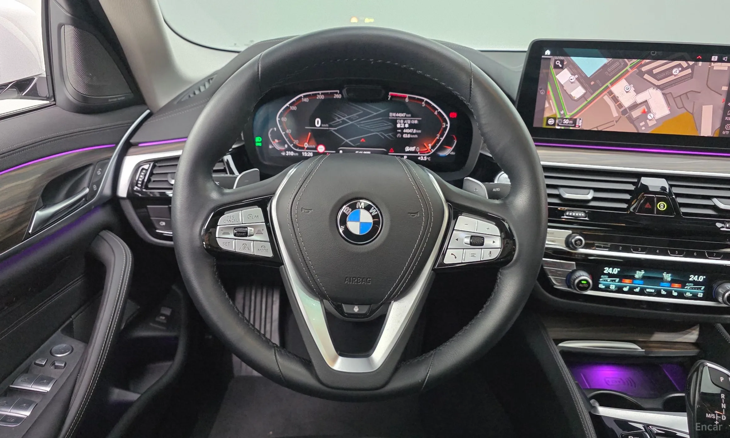 BMW 5 Series (G30) превью 14