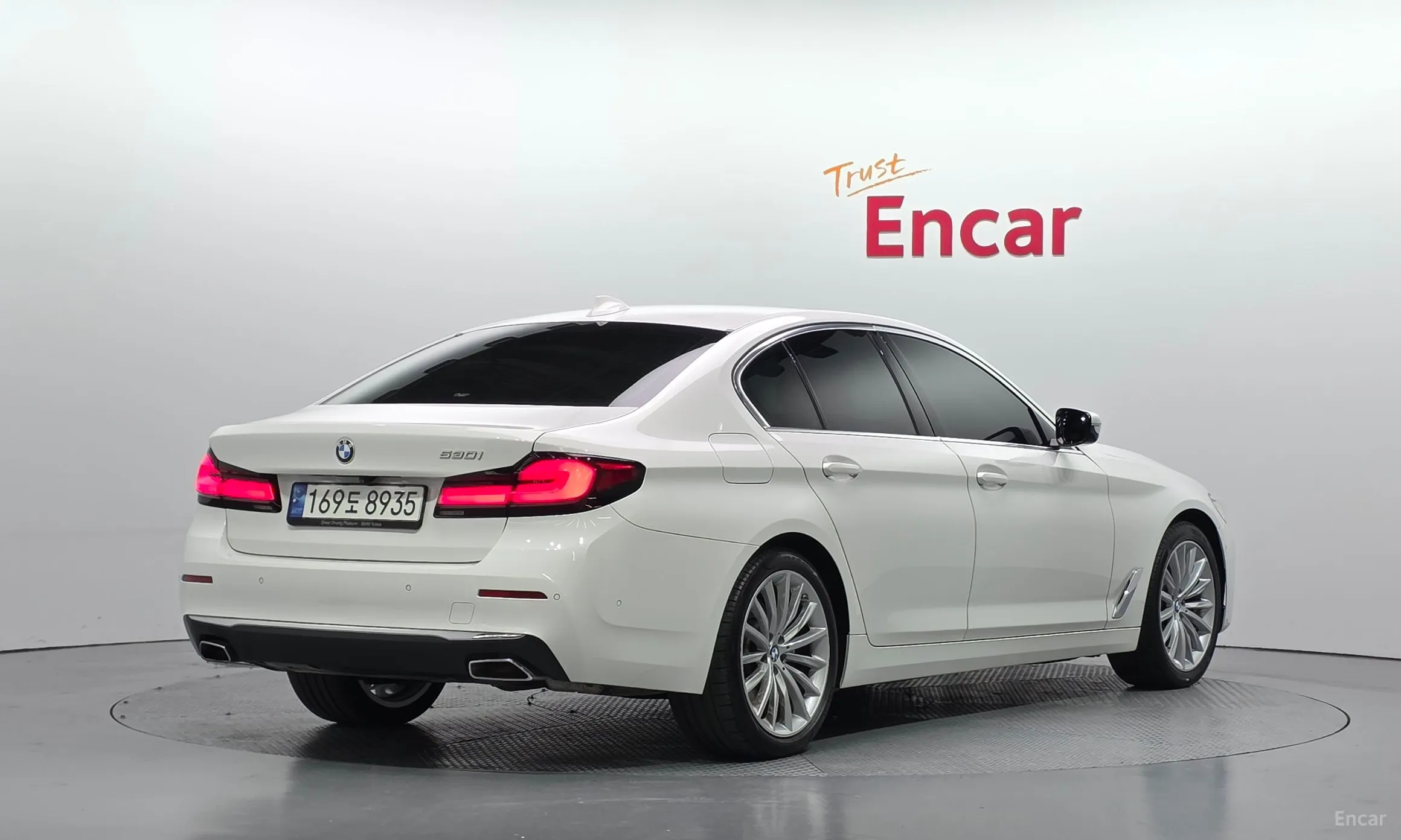 BMW 5 Series (G30) превью 2