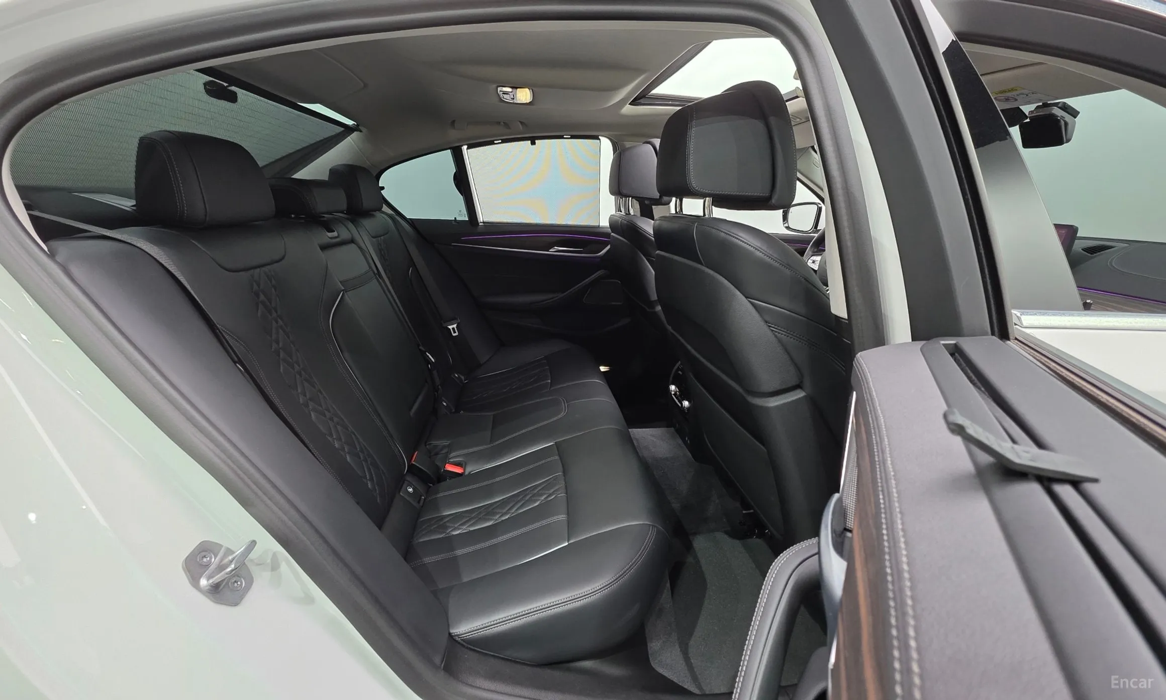 BMW 5 Series (G30) превью 19