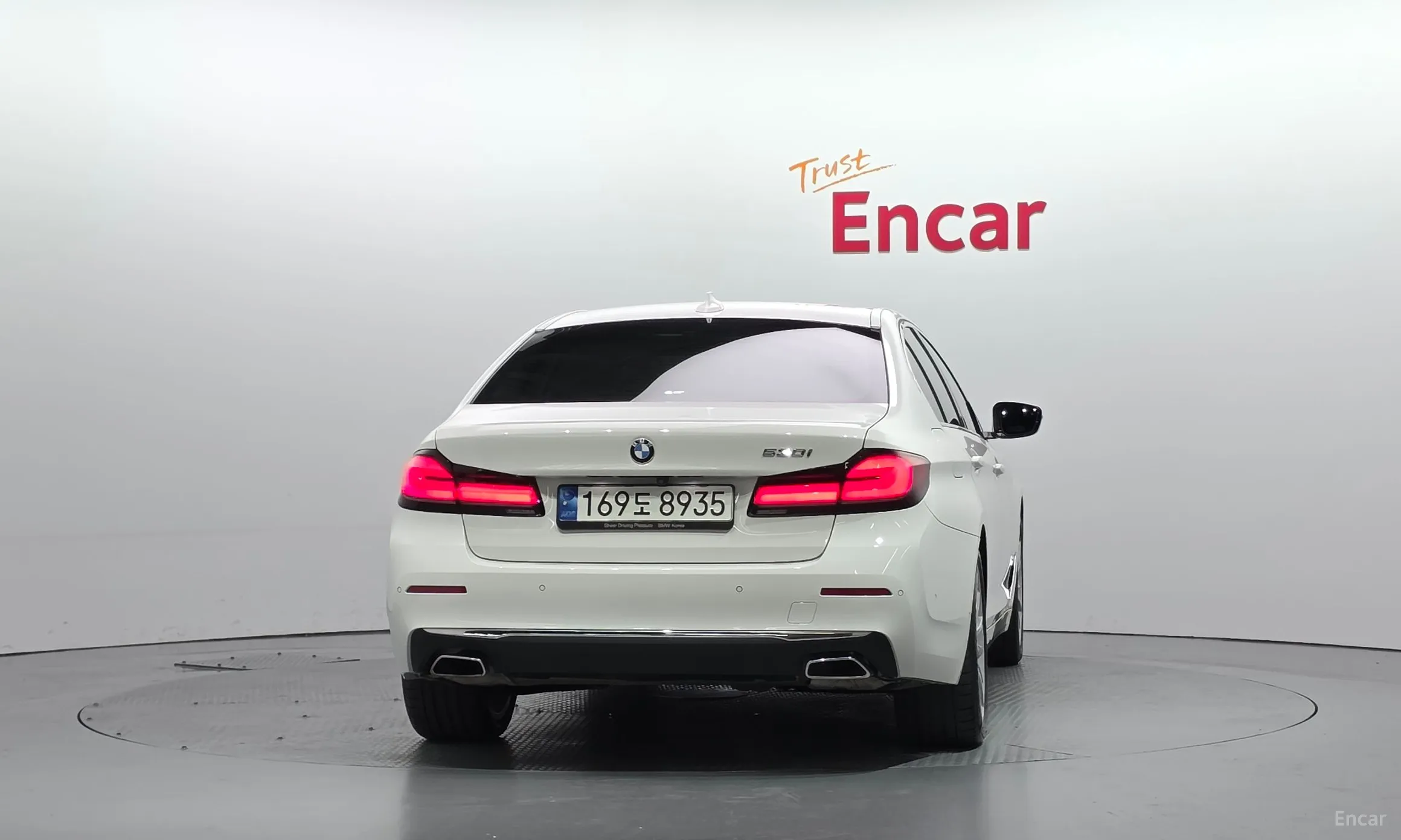 BMW 5 Series (G30) превью 4