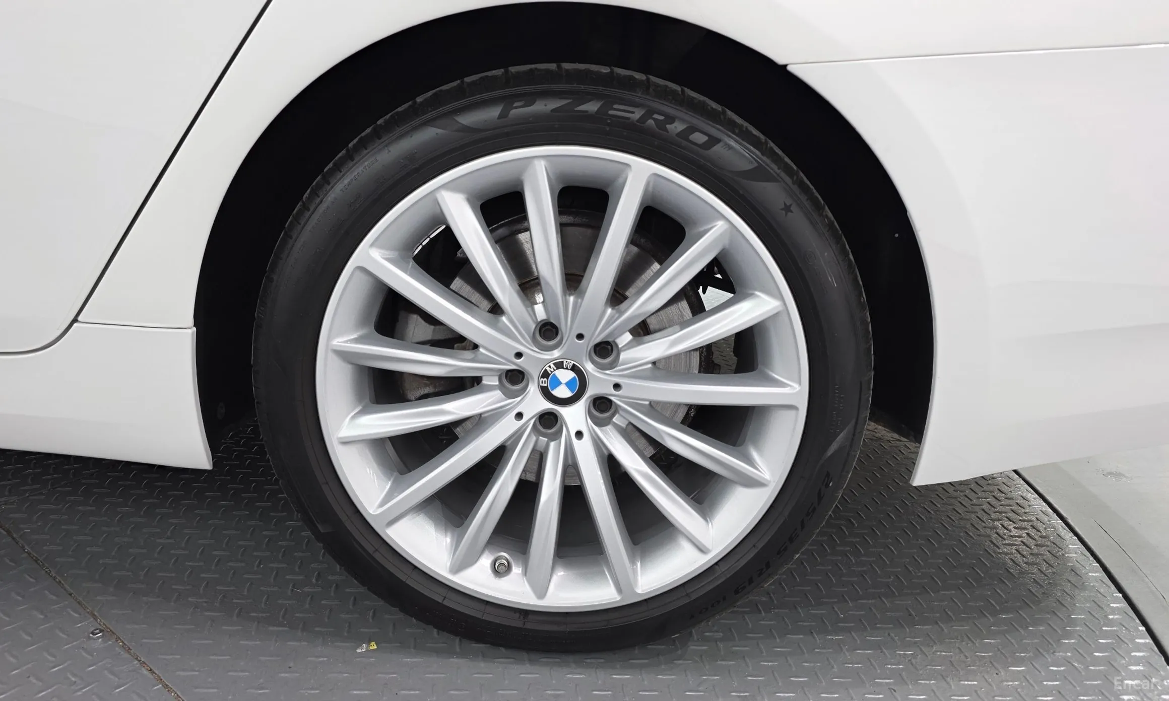 BMW 5 Series (G30) превью 5